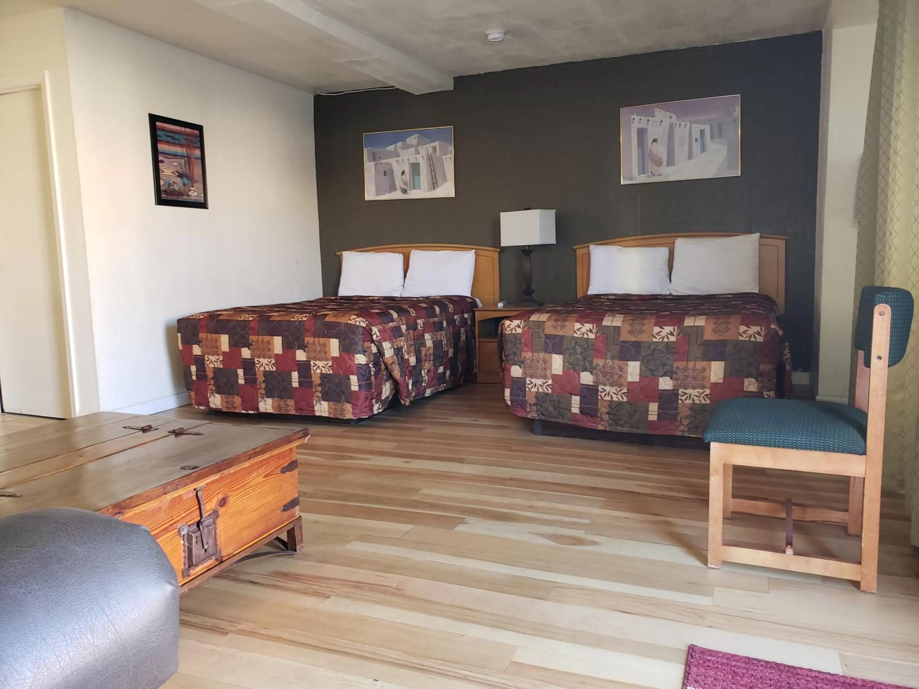 Photo of the whole room in Deluxe Inn