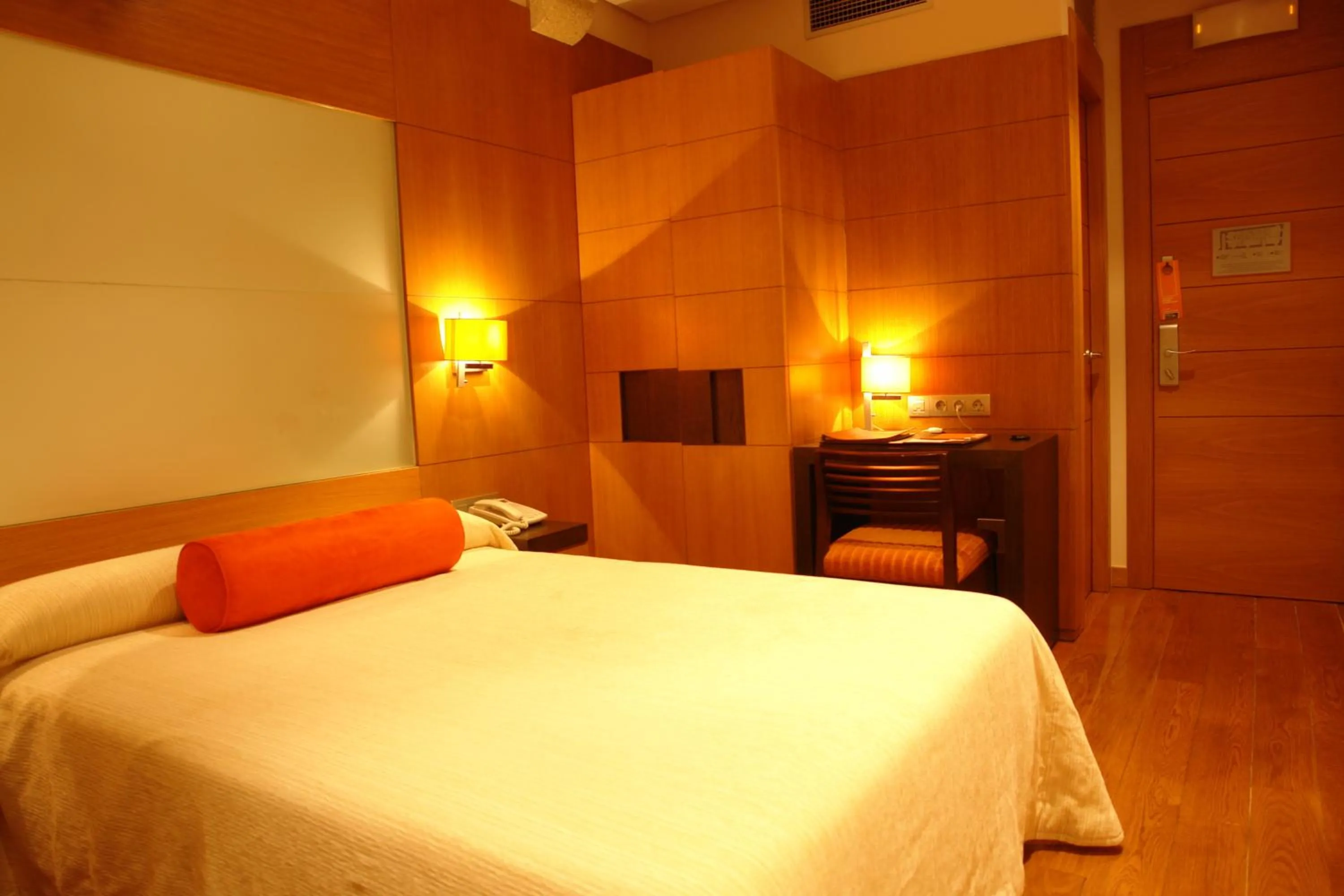 Photo of the whole room, Bed in Hotel Altaïr