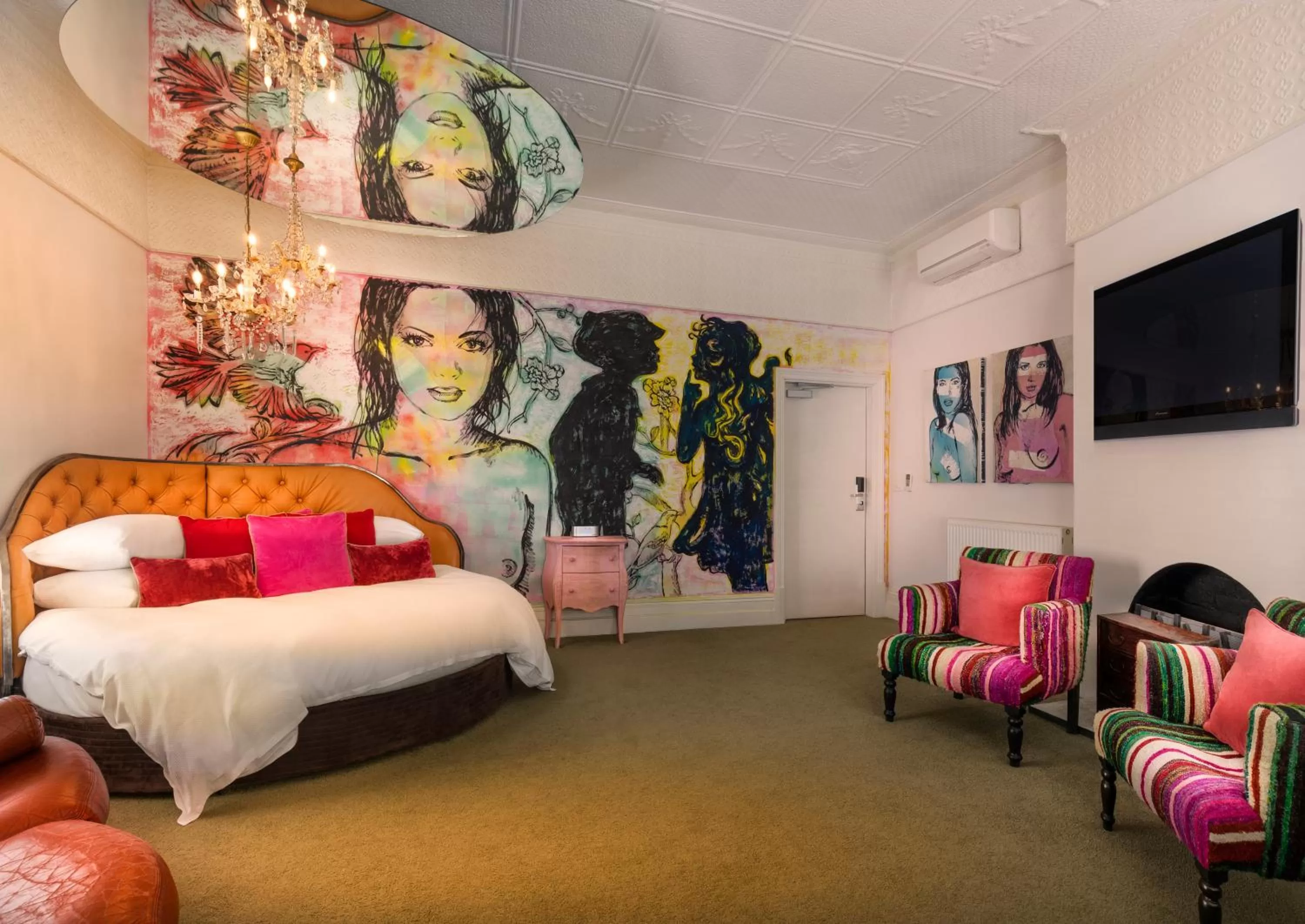 Bed in Hotel Frangos