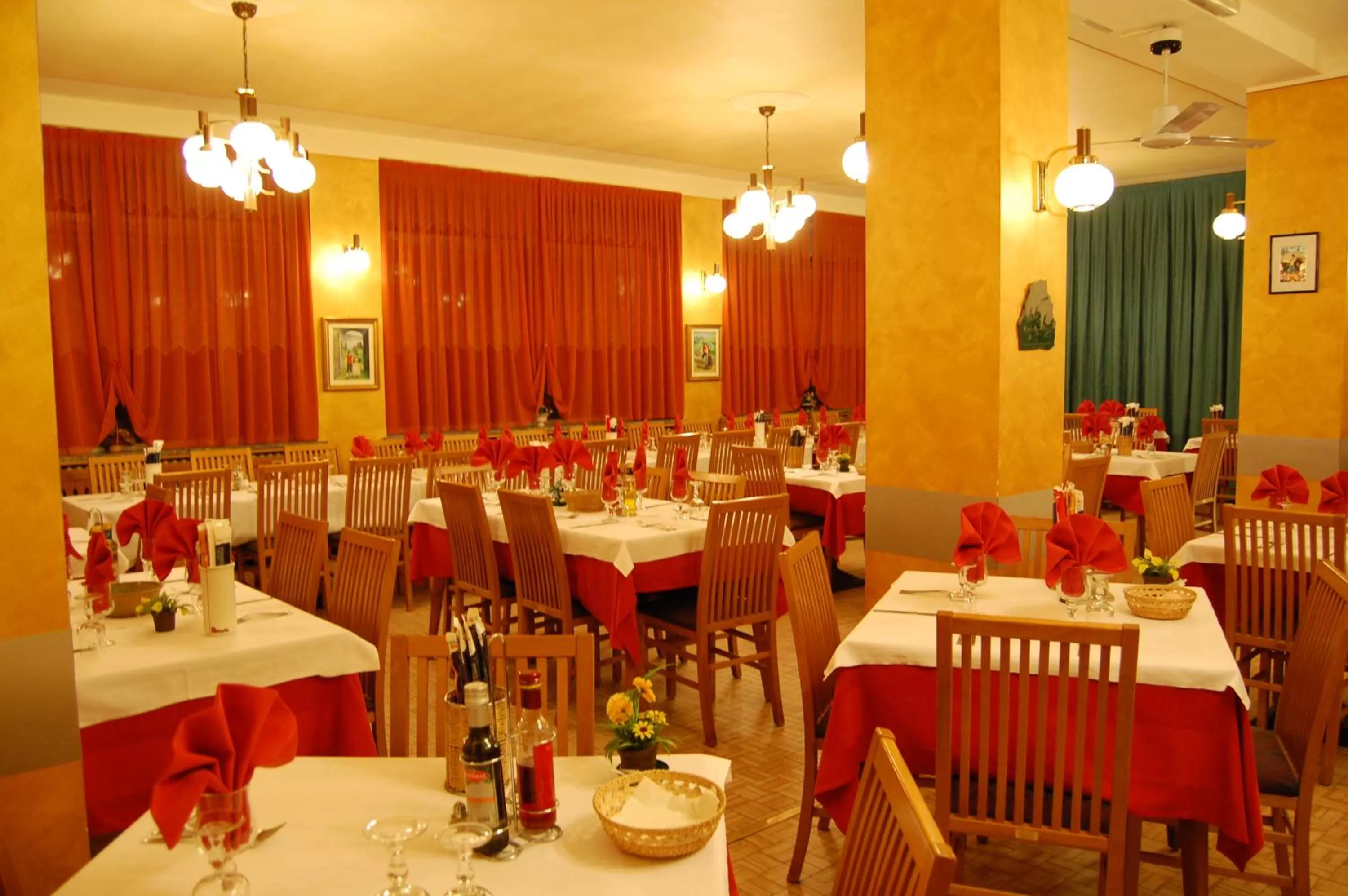 Restaurant/places to eat in Albergo Motel Dosdè B&B