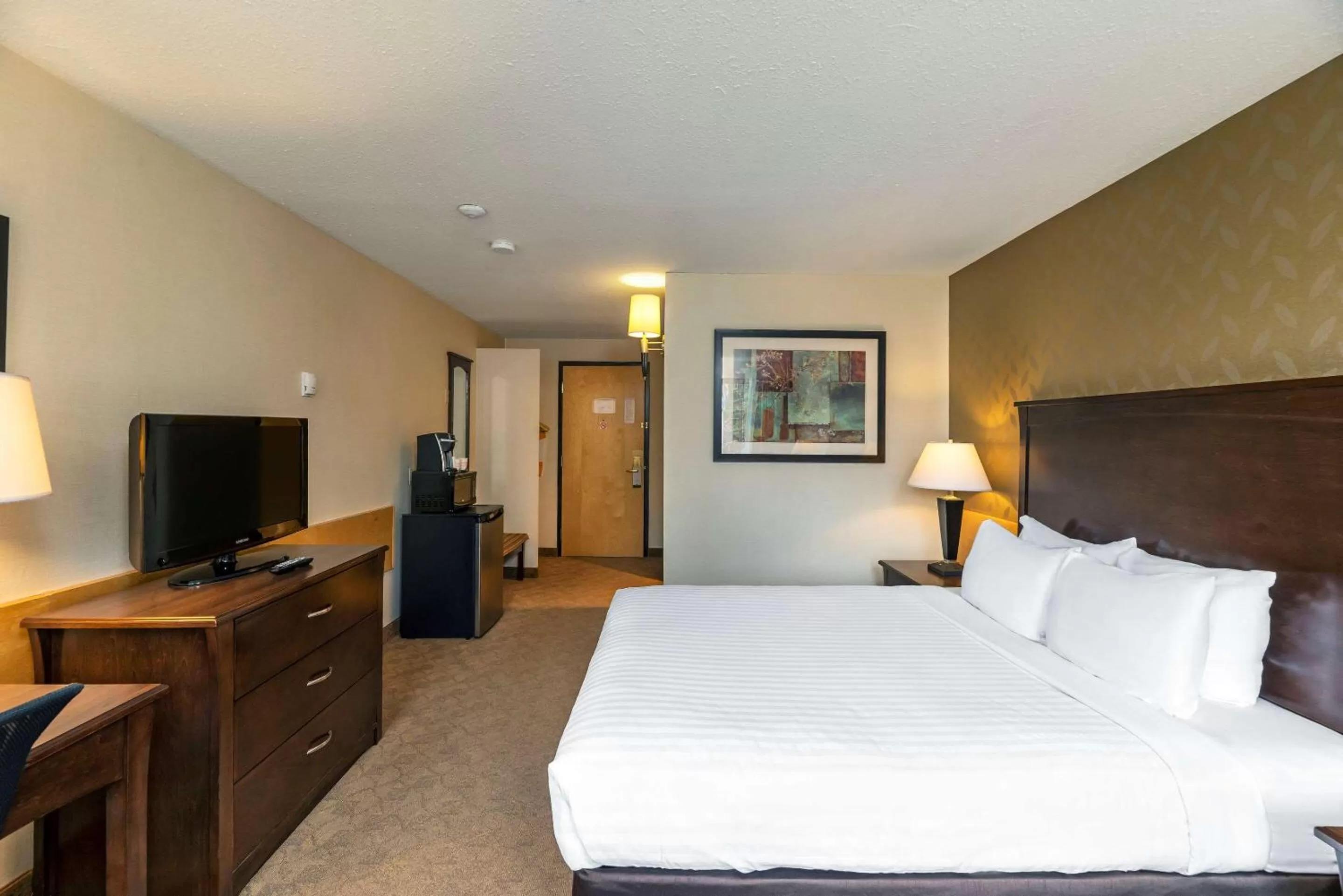 Bedroom, Bed in Prestige Riverside Lodge Quesnel