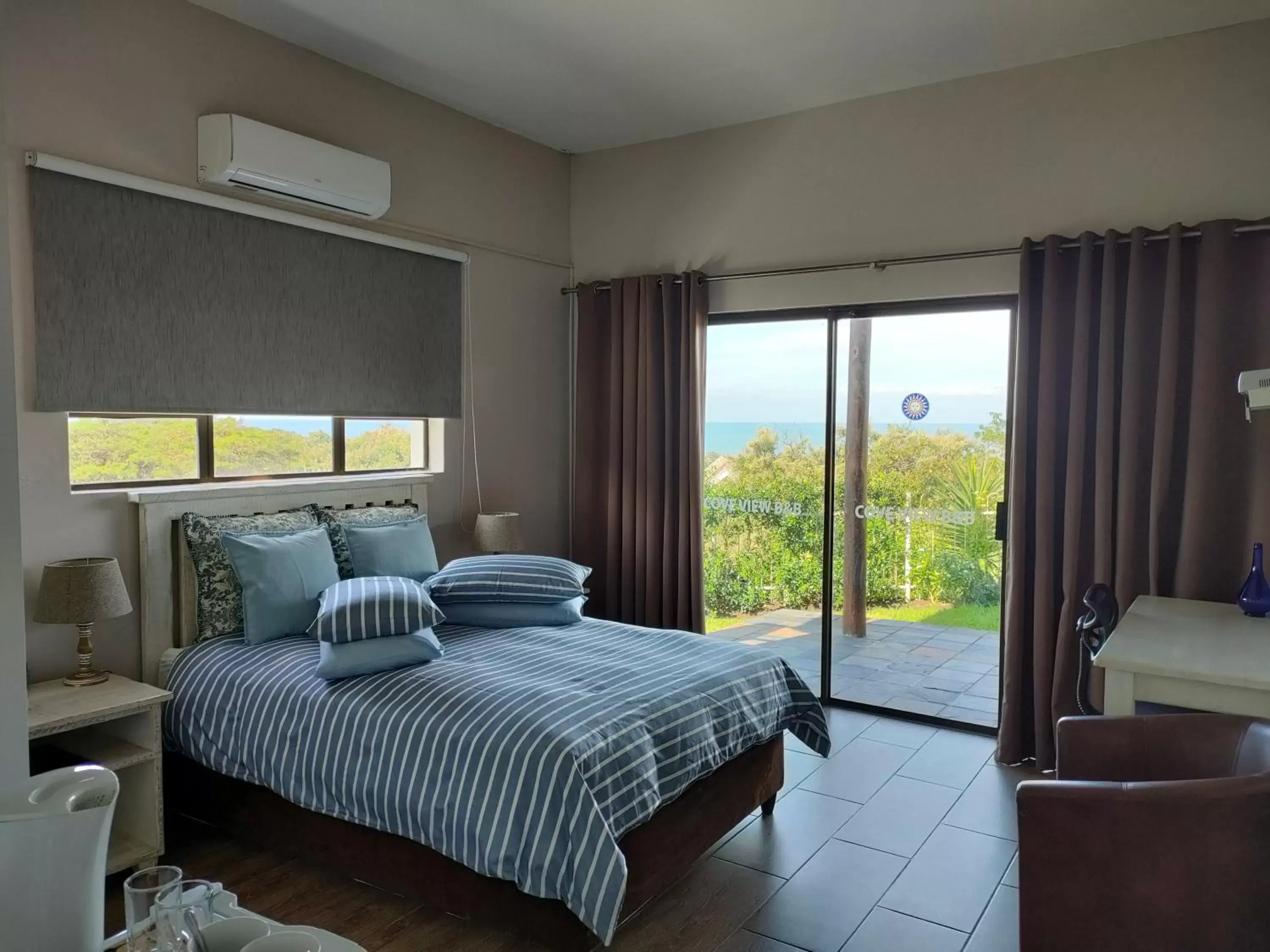 Double Room with Garden View in Cove View B&B Double Room with Garden View in Cove View B&B