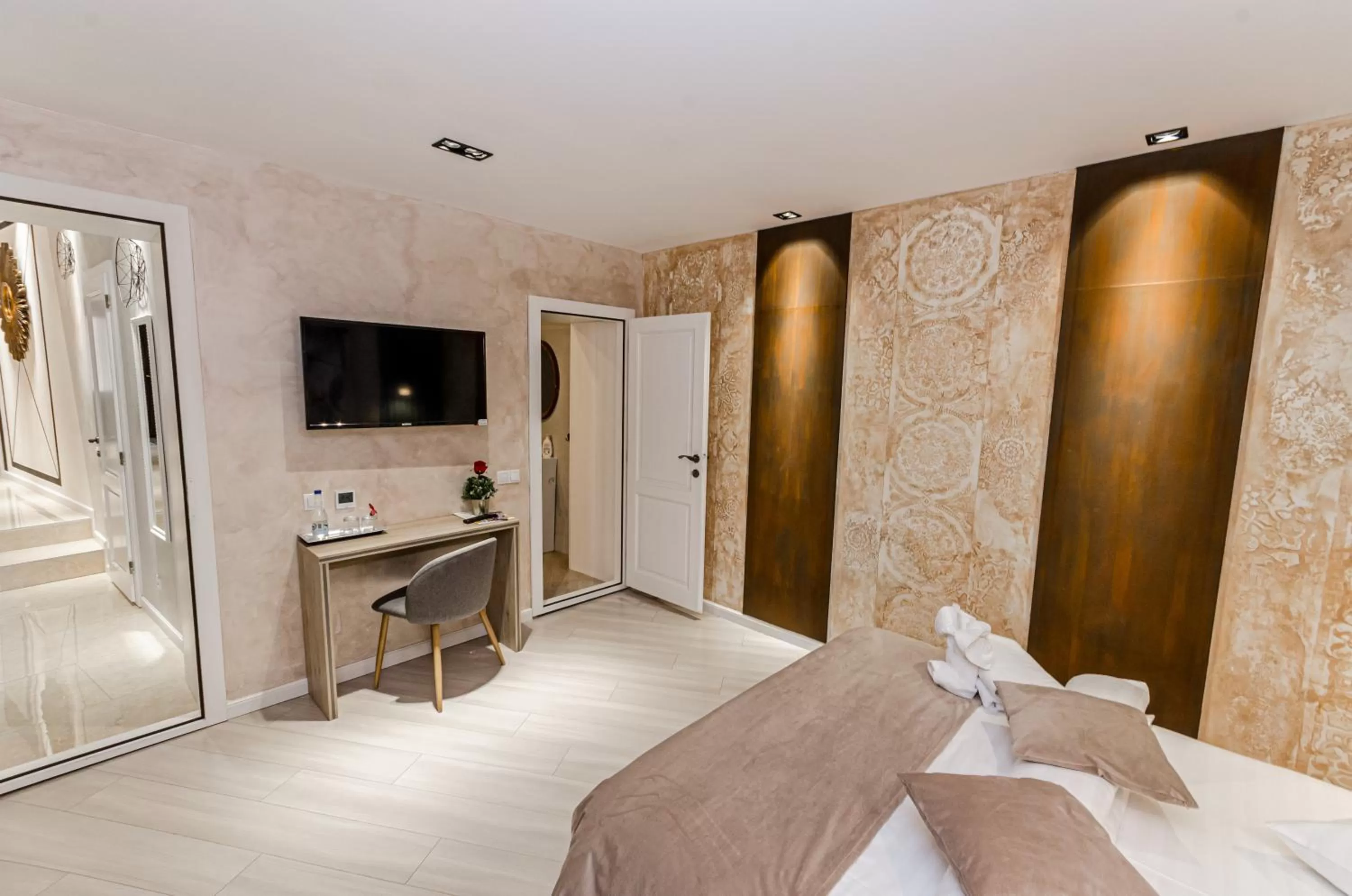 Photo of the whole room, Bed in Lumiere House Sibiu