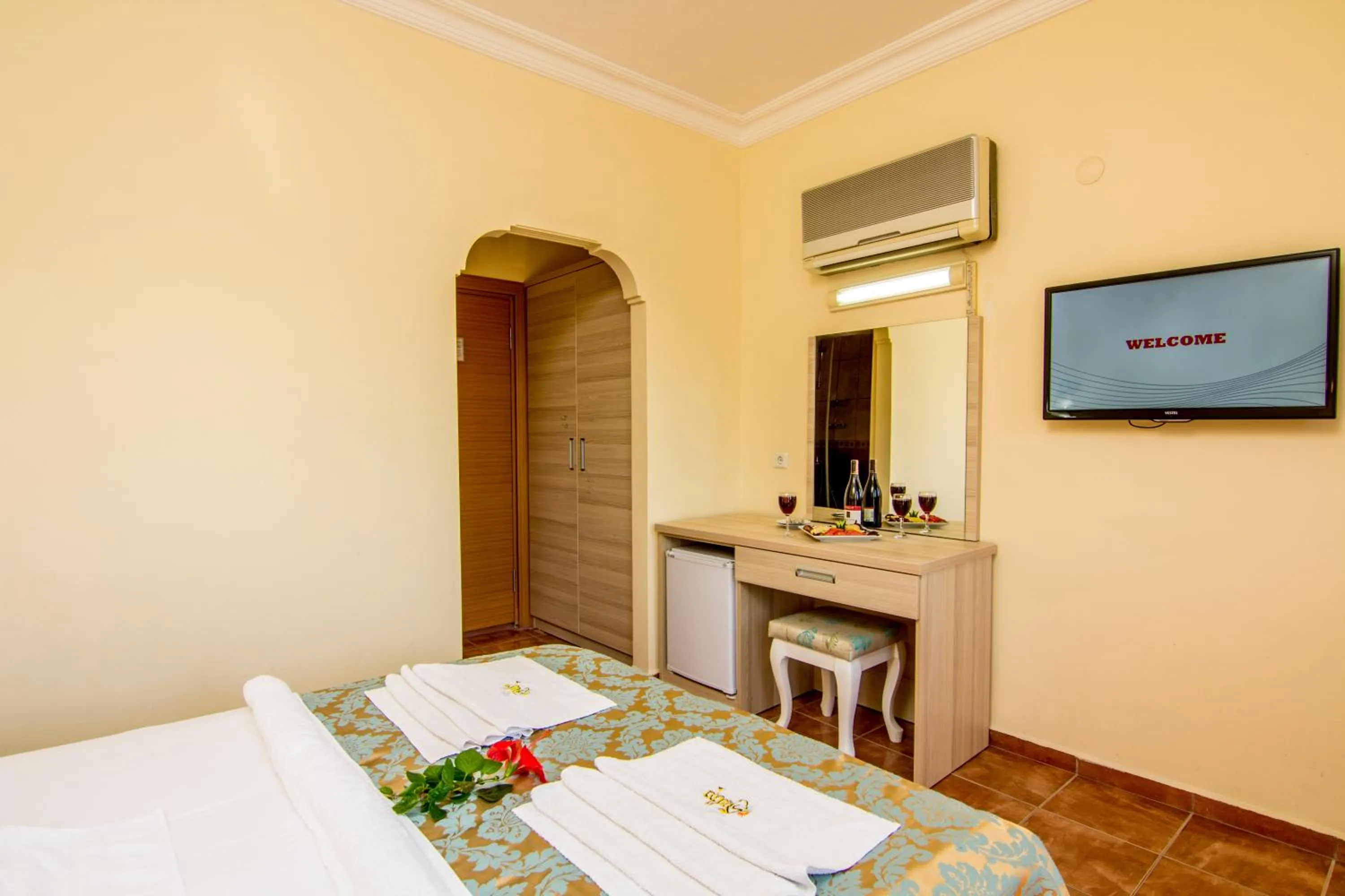 Bed in Magic Tulip Hotel