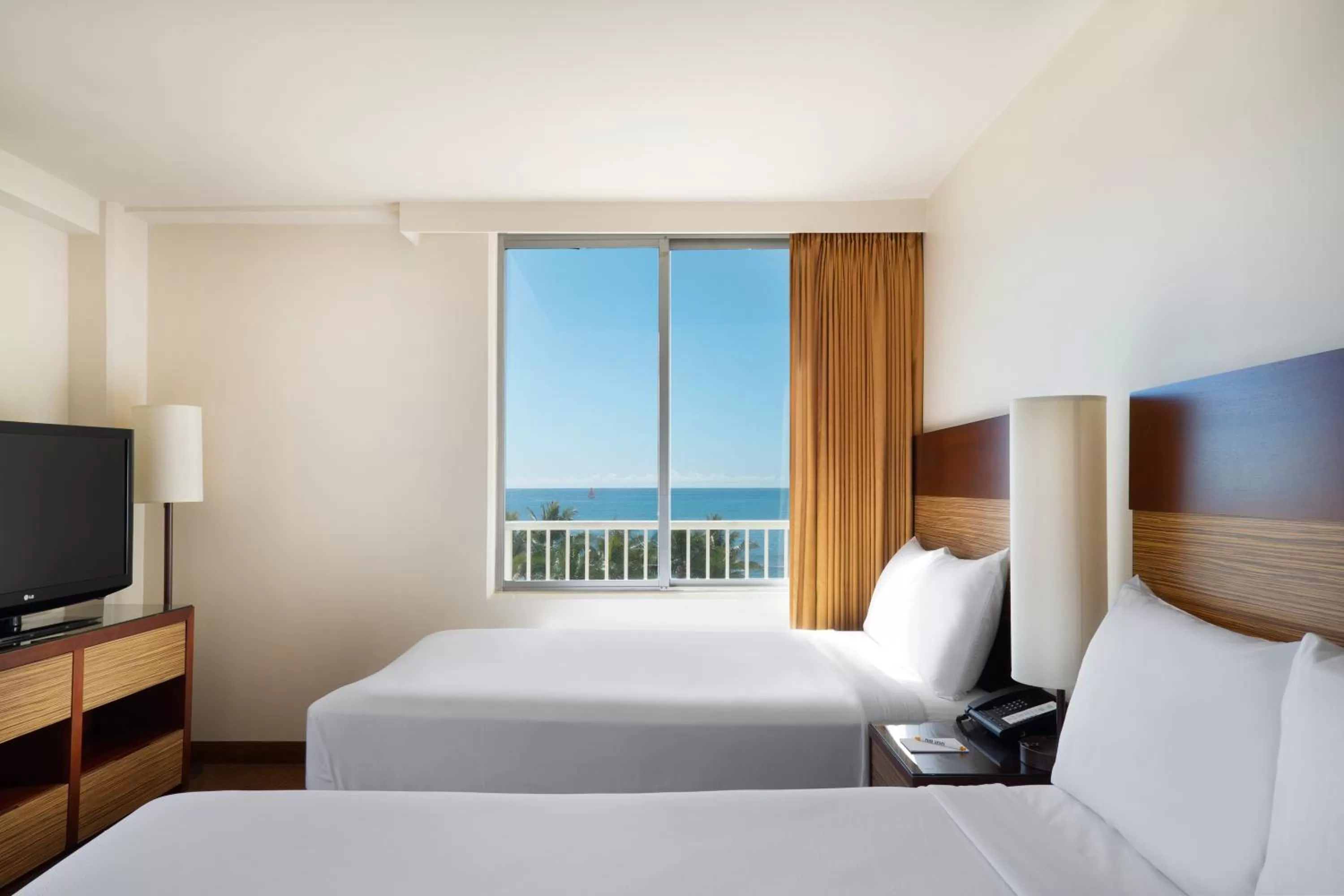 Bed in Park Shore Waikiki