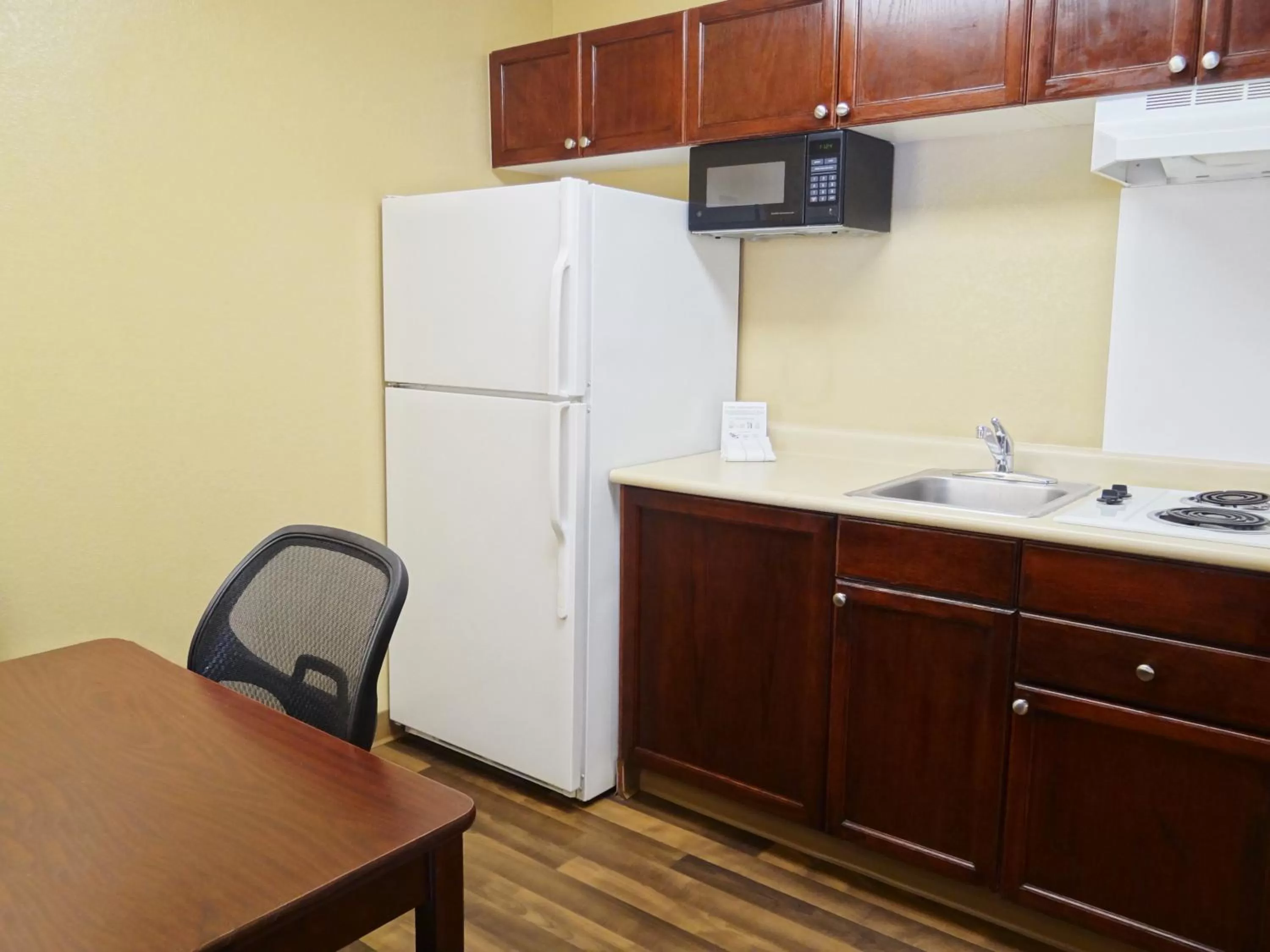 Kitchen or kitchenette in Extended Stay America Suites - Portland - Hillsboro