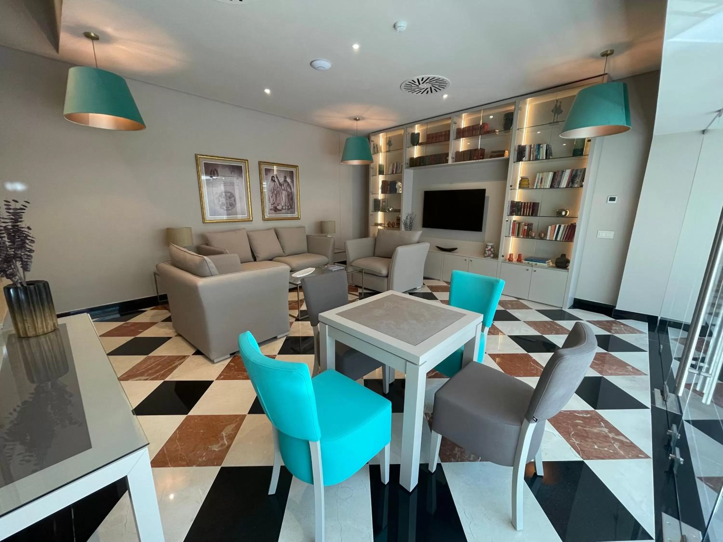 Library in Vila Gale Collection Tomar