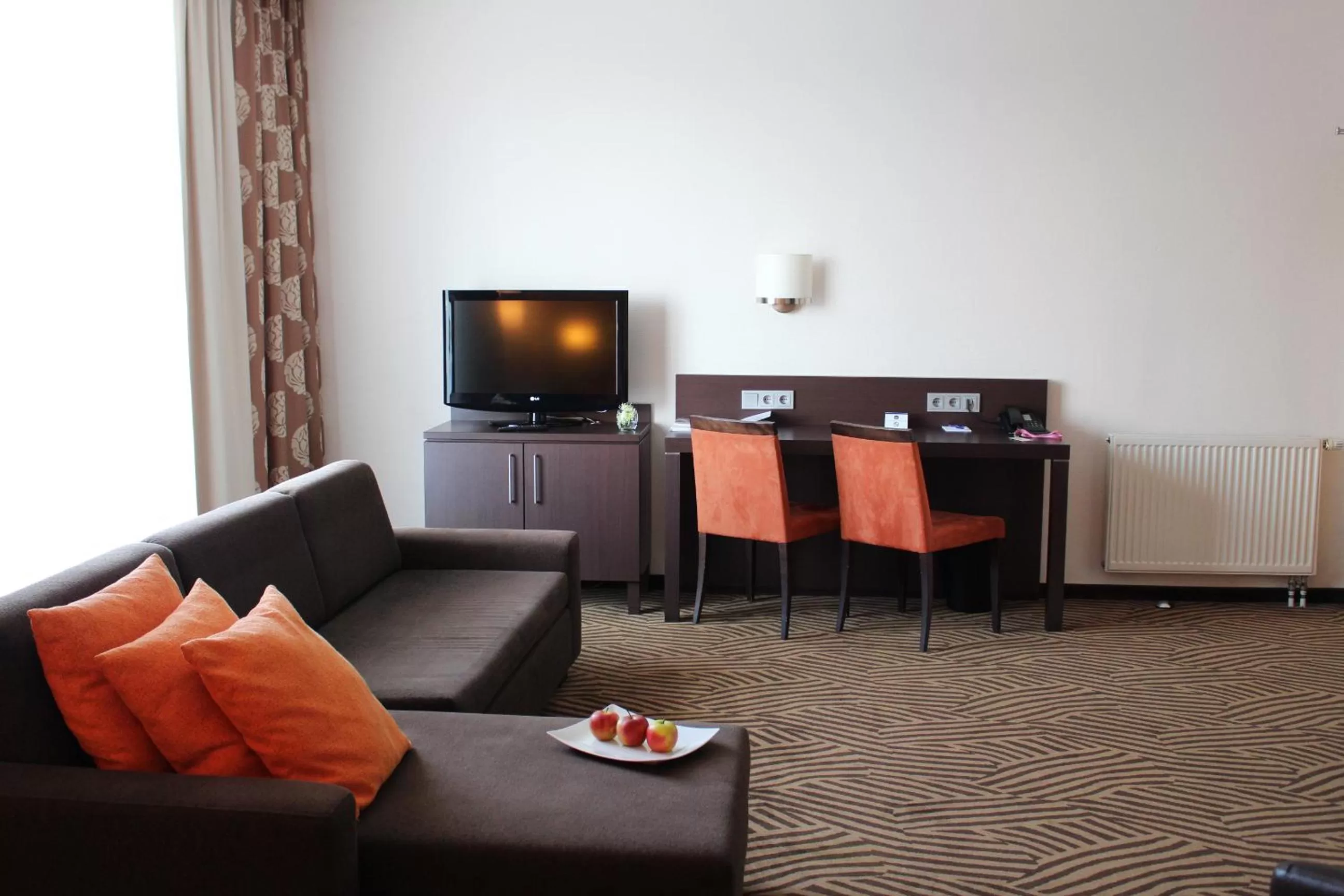 Photo of the whole room, TV/Entertainment Center in Best Western soibelmanns Frankfurt Airport