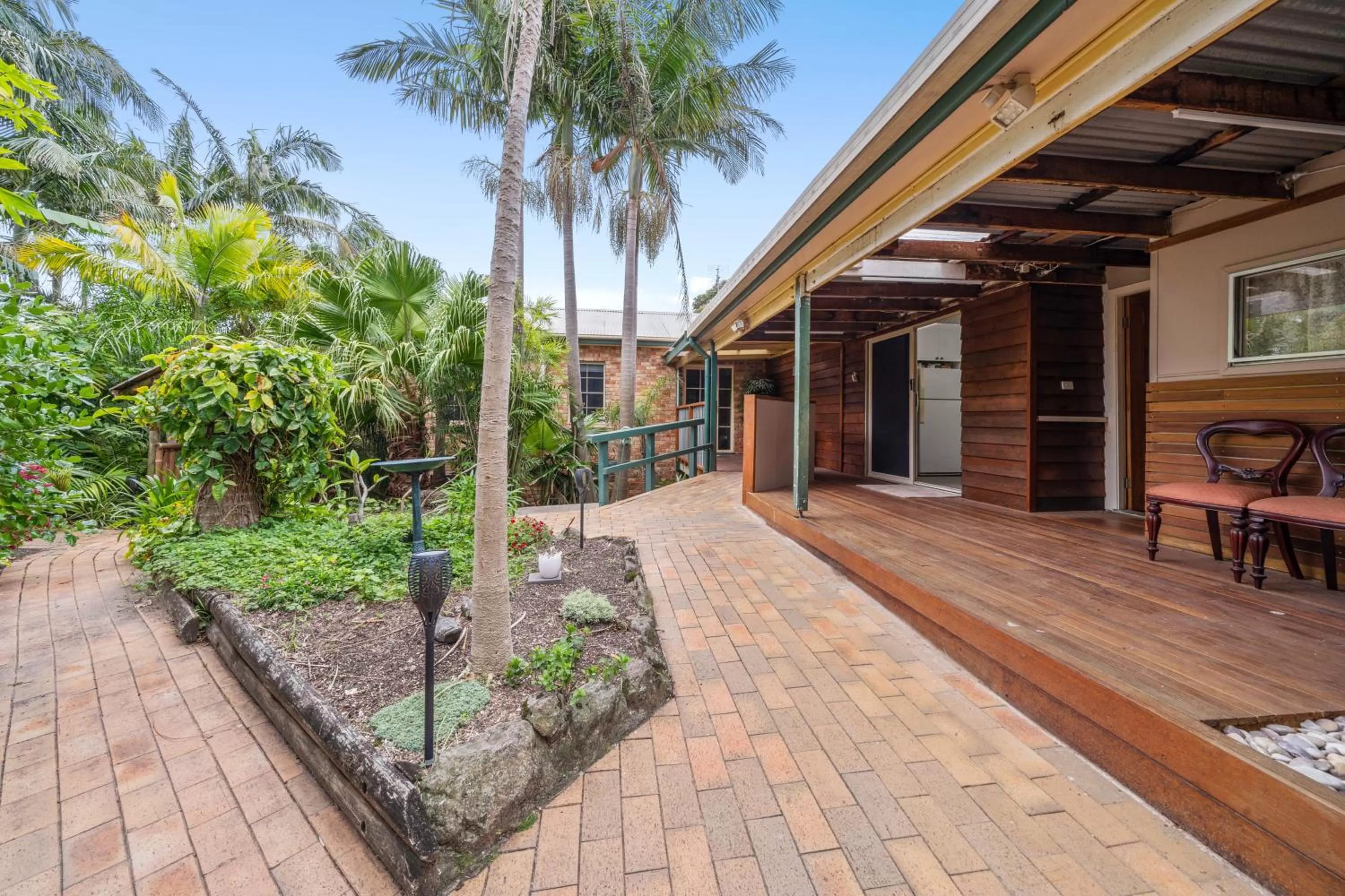 Balcony/Terrace in Oasis Inn Ulladulla - Welcoming Guests 18 Years and Older