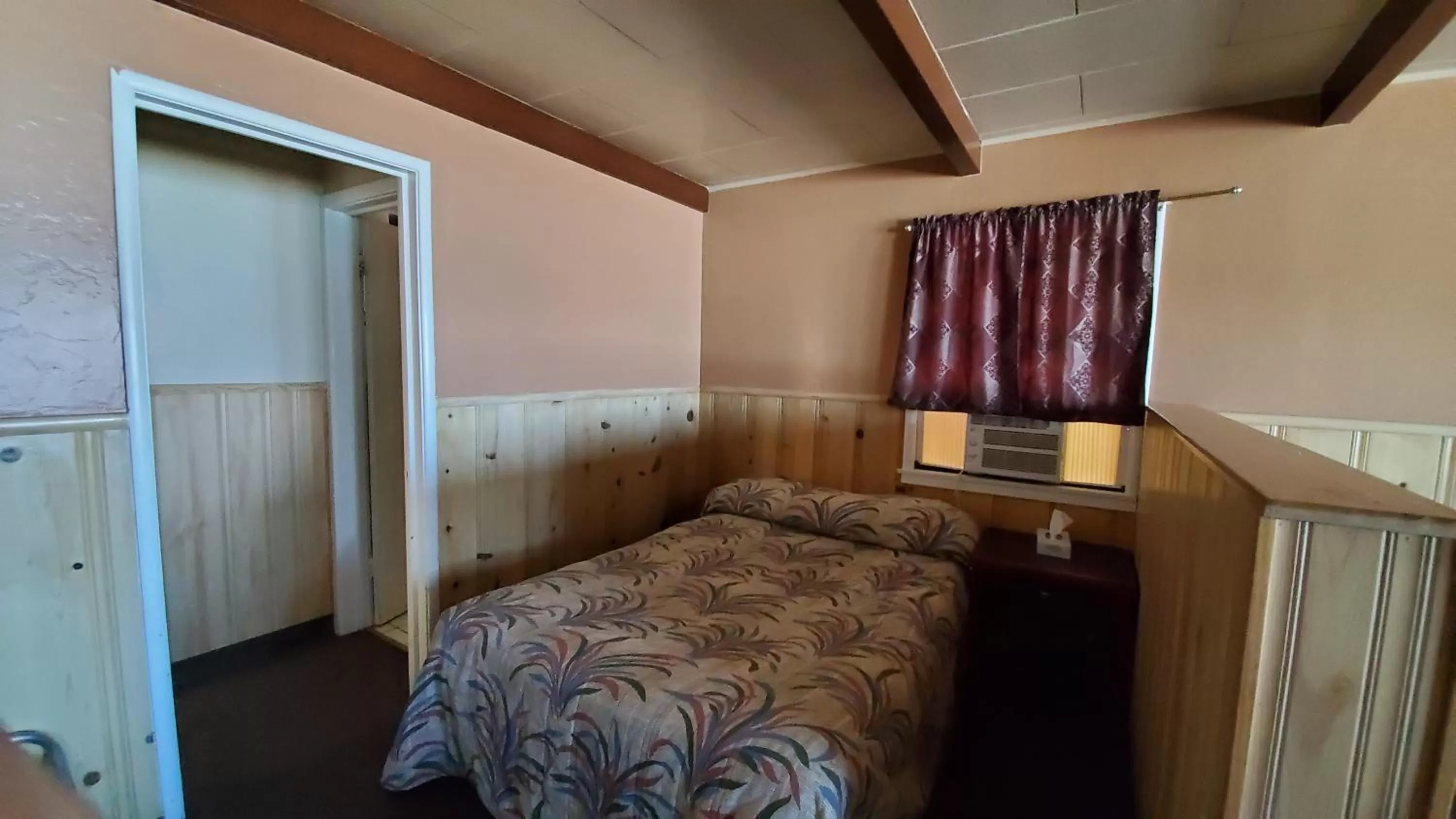 Bed in Clear Lake Vista Resort