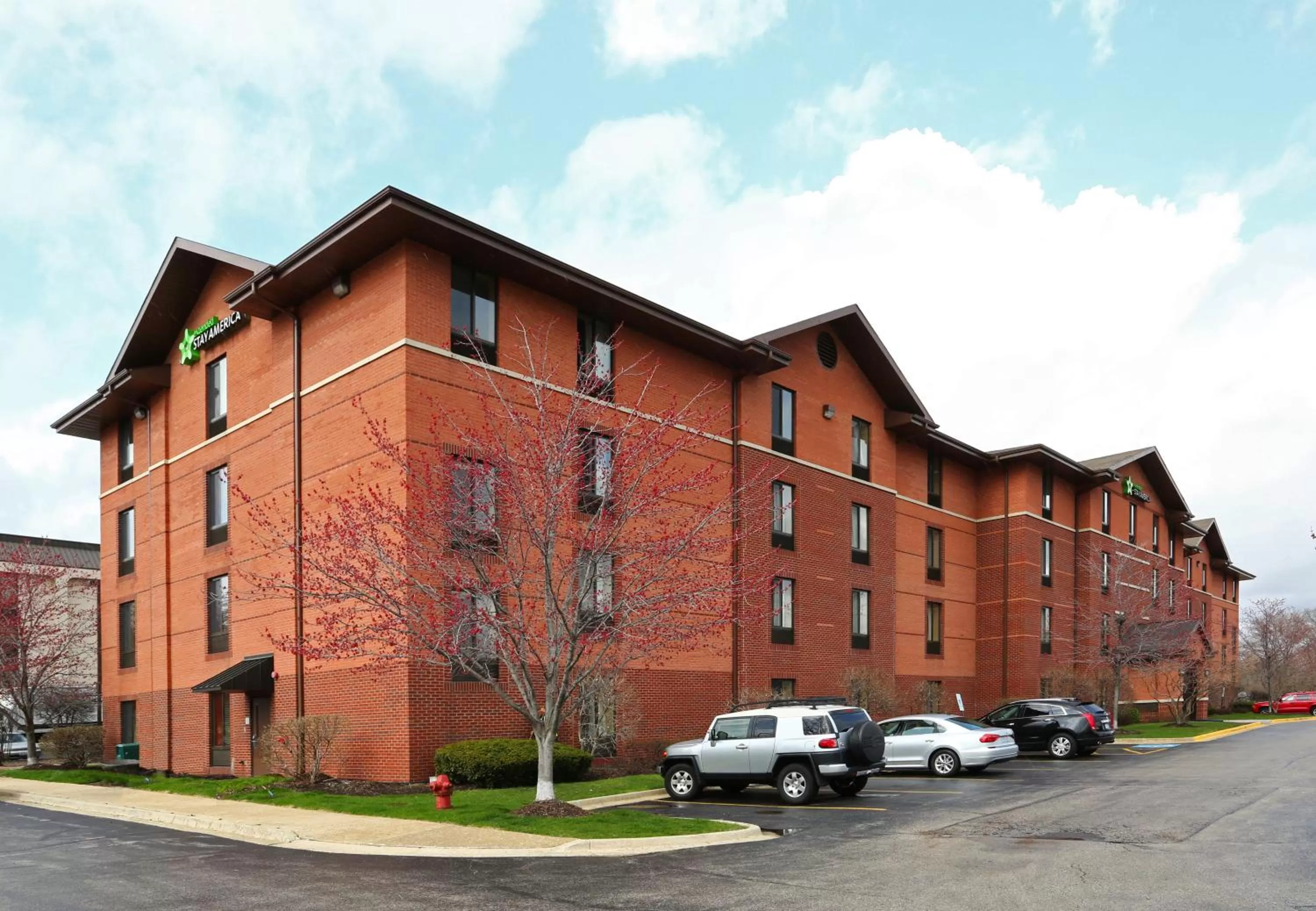 Property building in Extended Stay America Suites - Chicago - Lombard - Yorktown Center