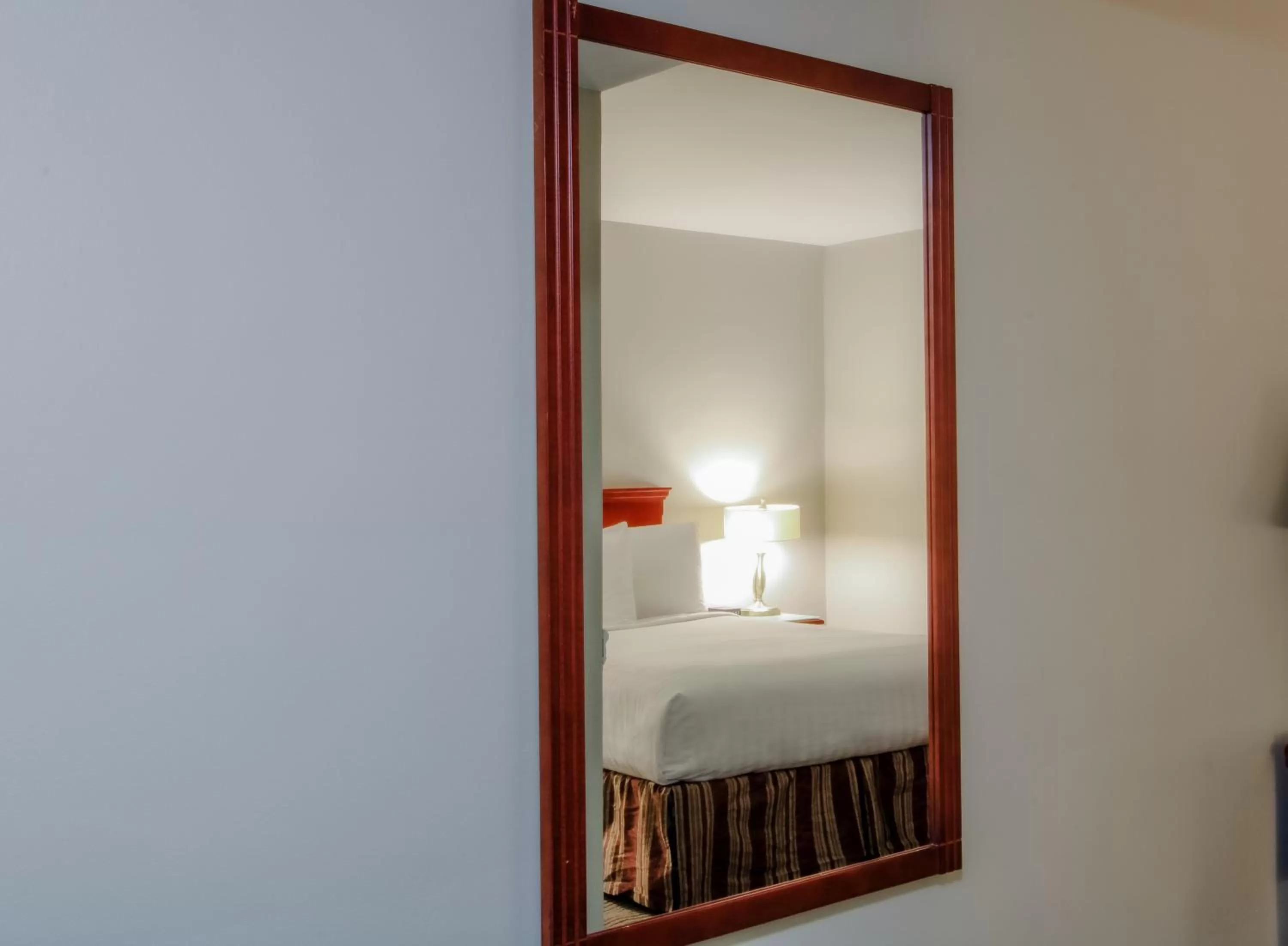 Bed in Scott's Inn & Suites