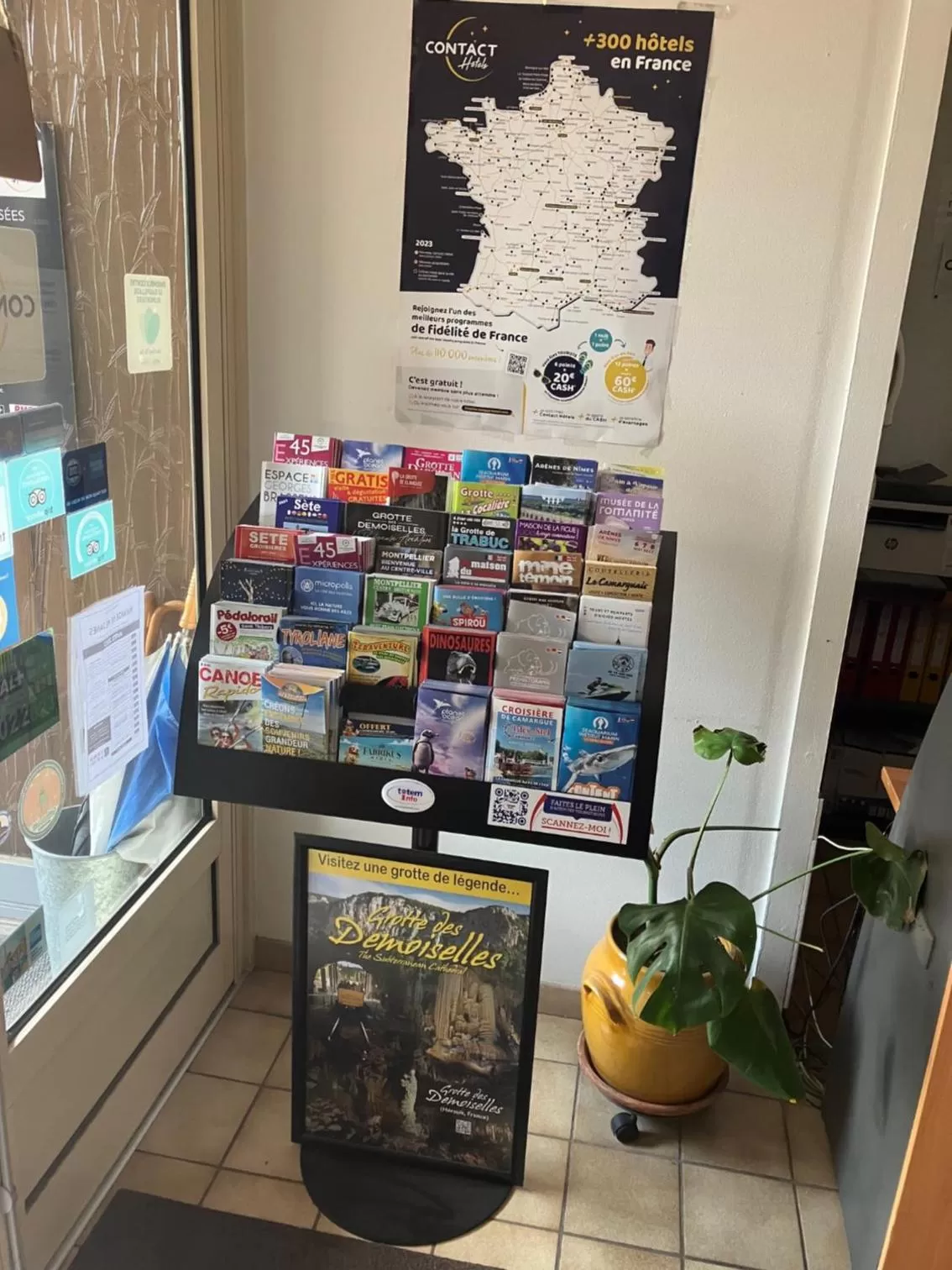 Lobby or reception in Contact Hotel LE SUD Montpellier Aéroport Parc Expo Arena