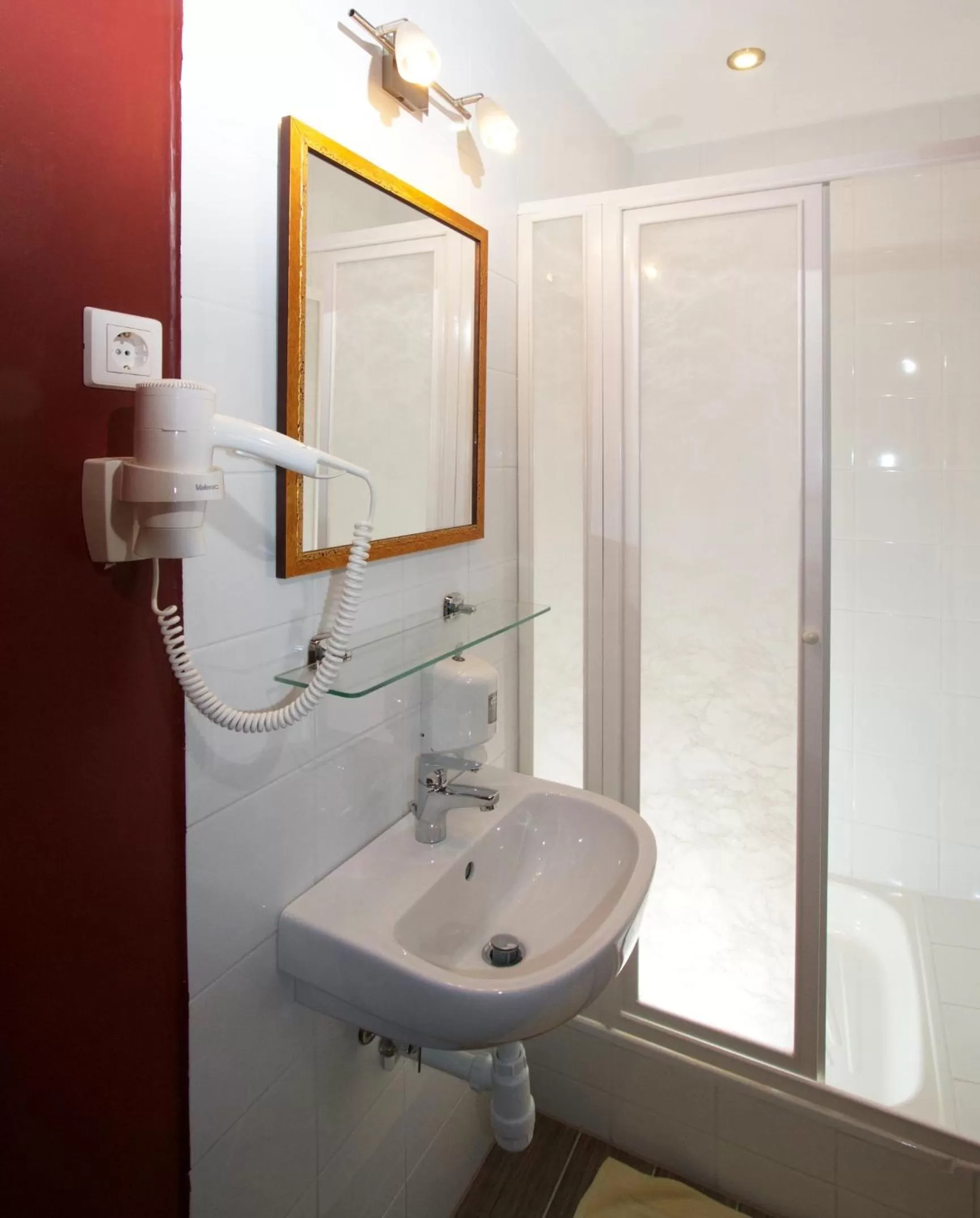 Bathroom in Teátrum Boutique Hotel