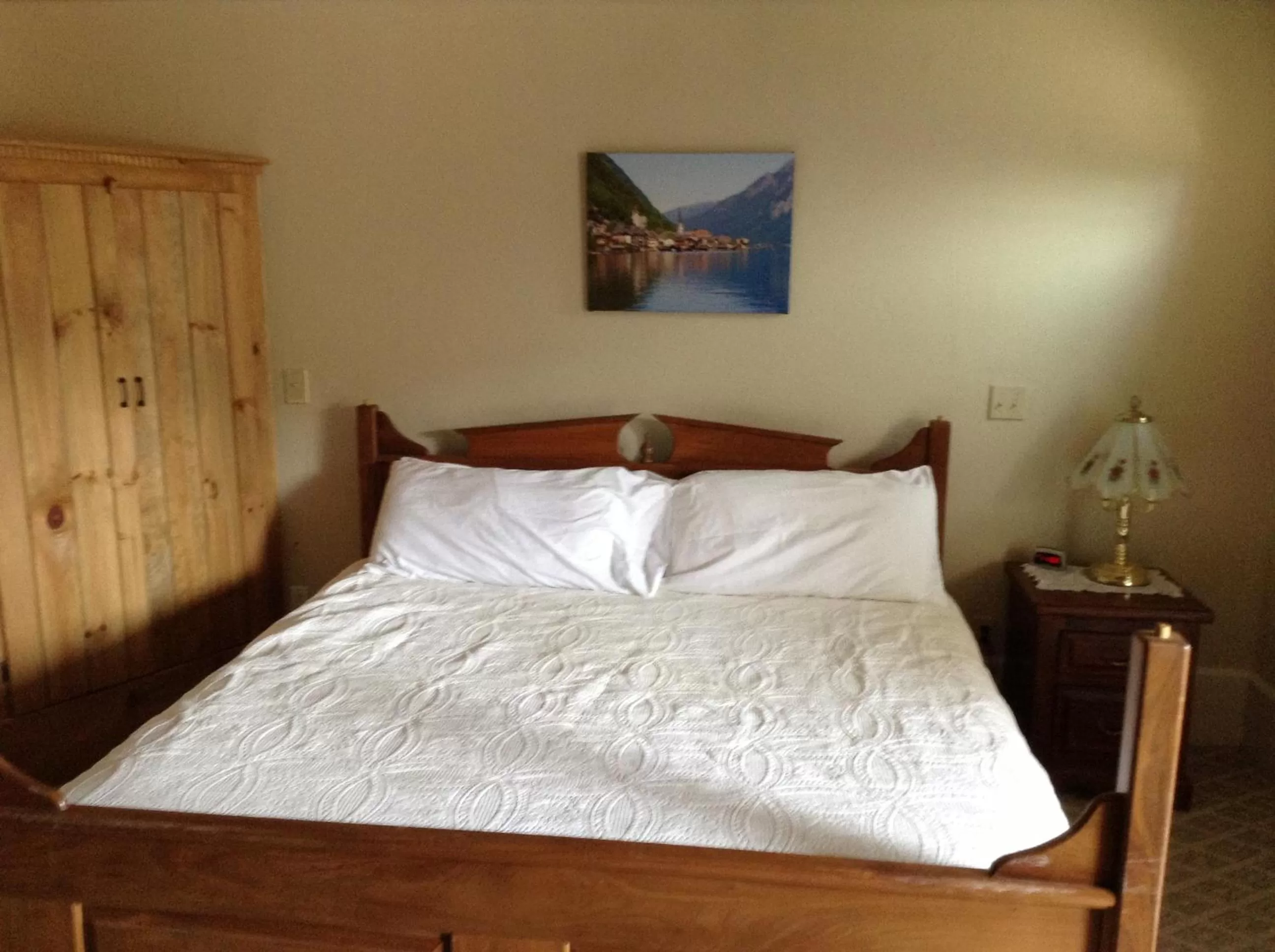 Bed in Heidi Motel - Helen