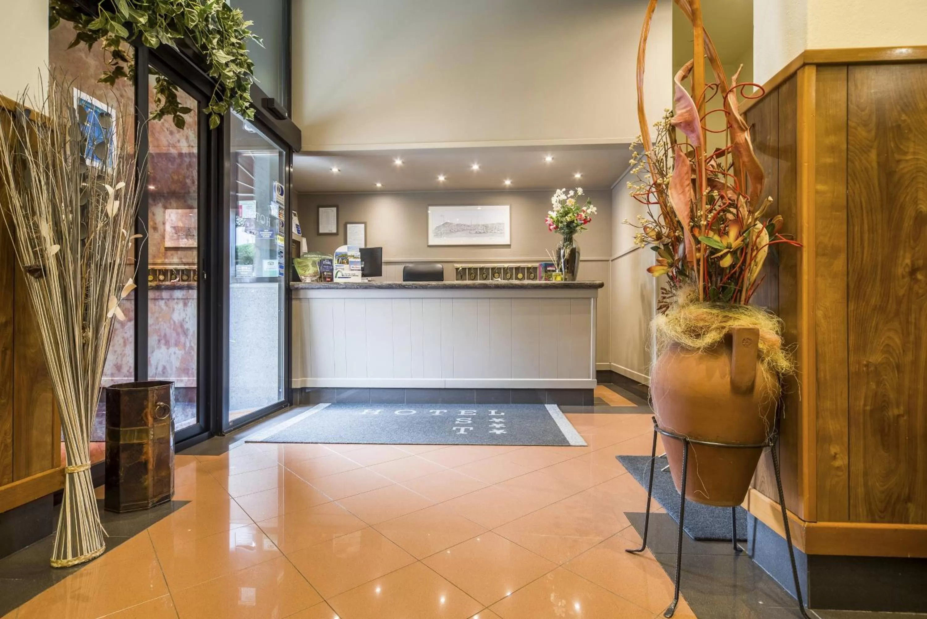 Communal lounge/ TV room in Hotel Est Piombino