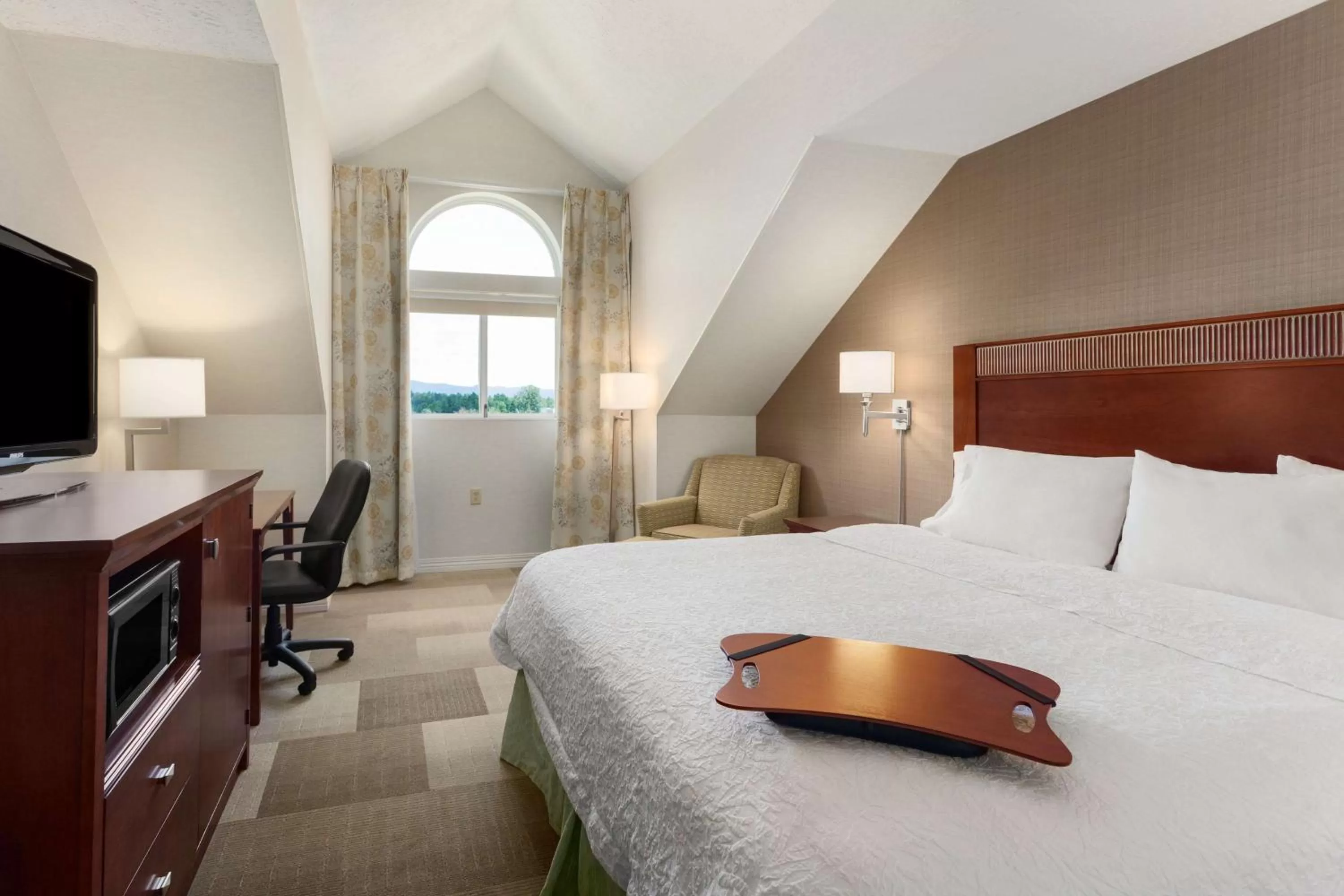 Bed in Hampton Inn Burlington - Colchester