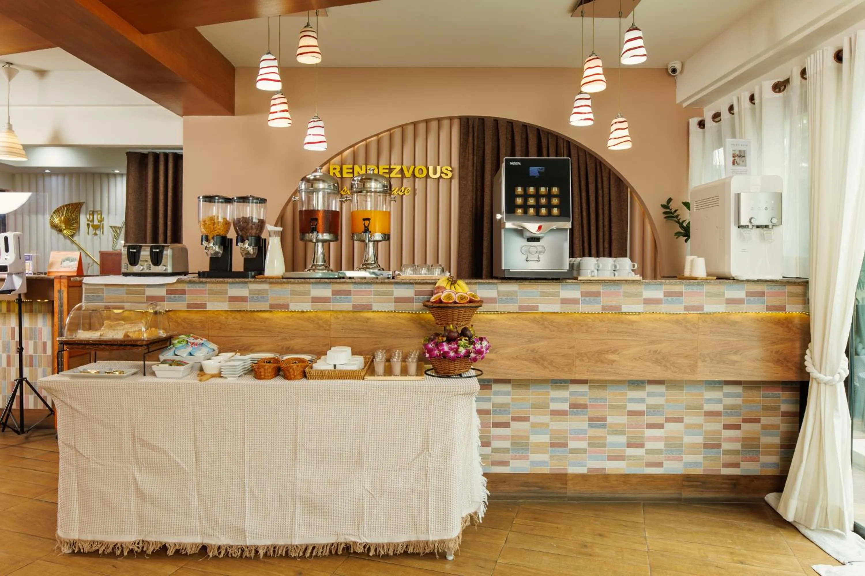 Food and drinks in Rendezvous Classic House