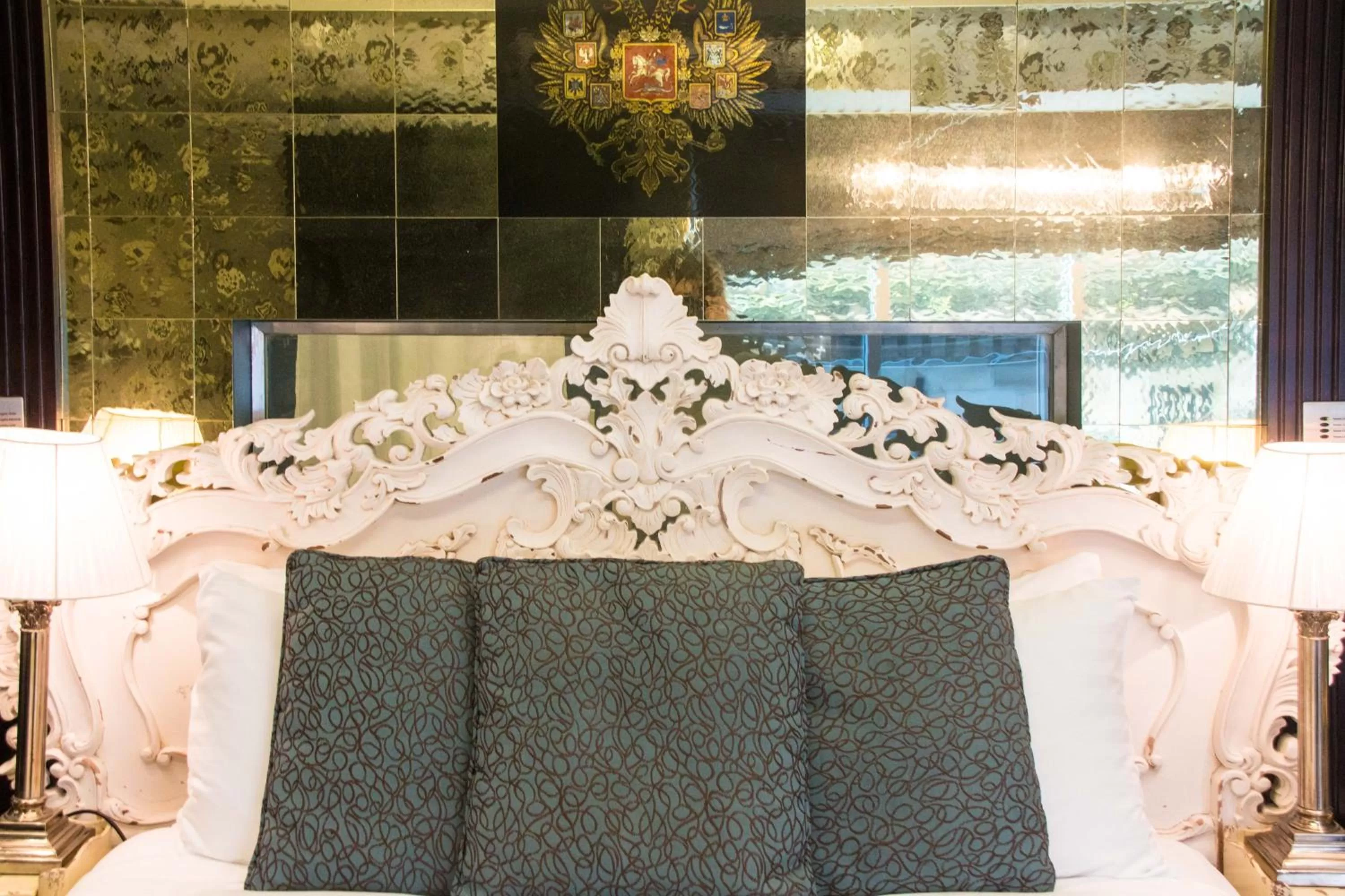 Bedroom in Le Monde Hotel