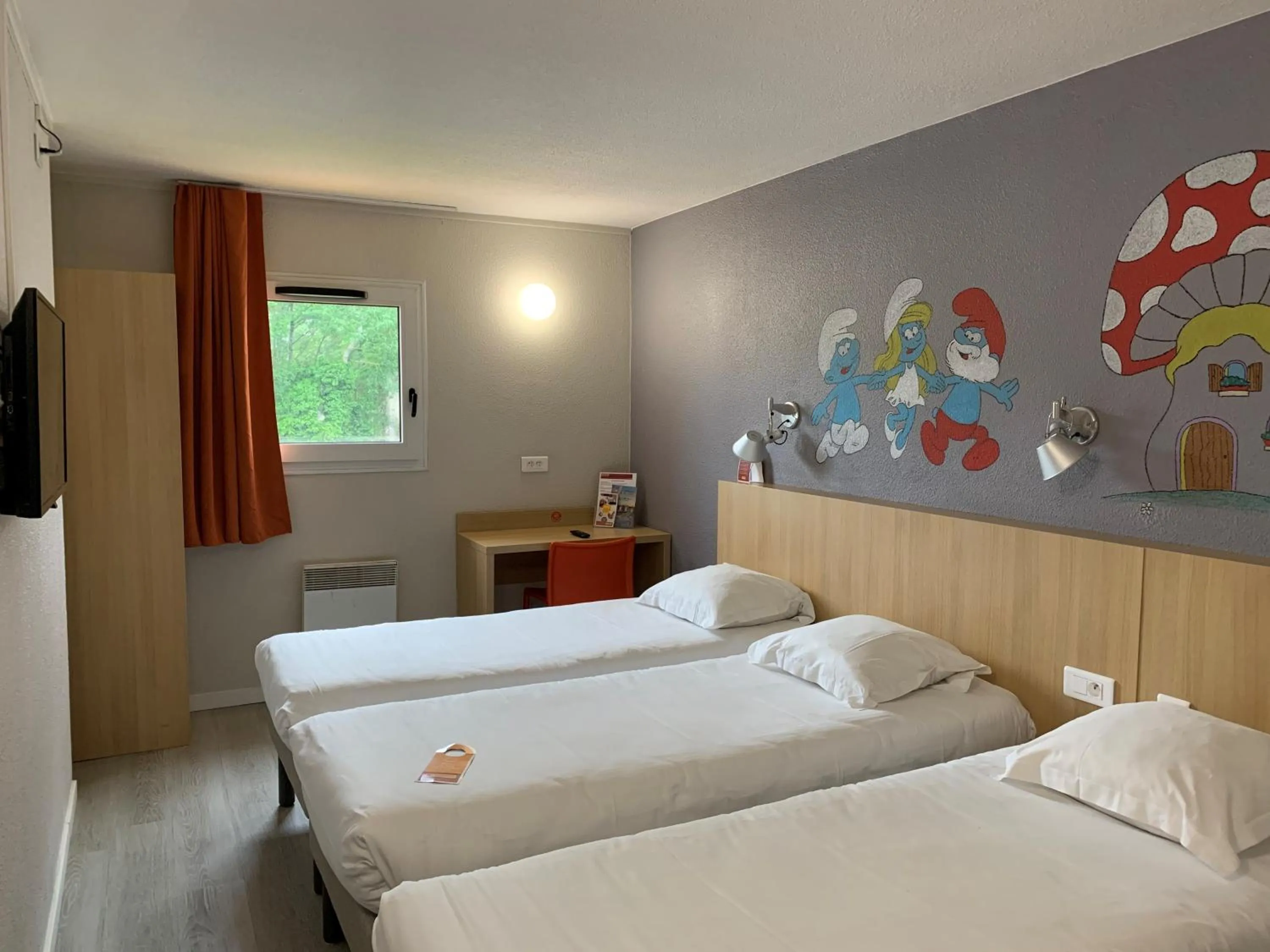 Bed in initial by balladins Tours Sud