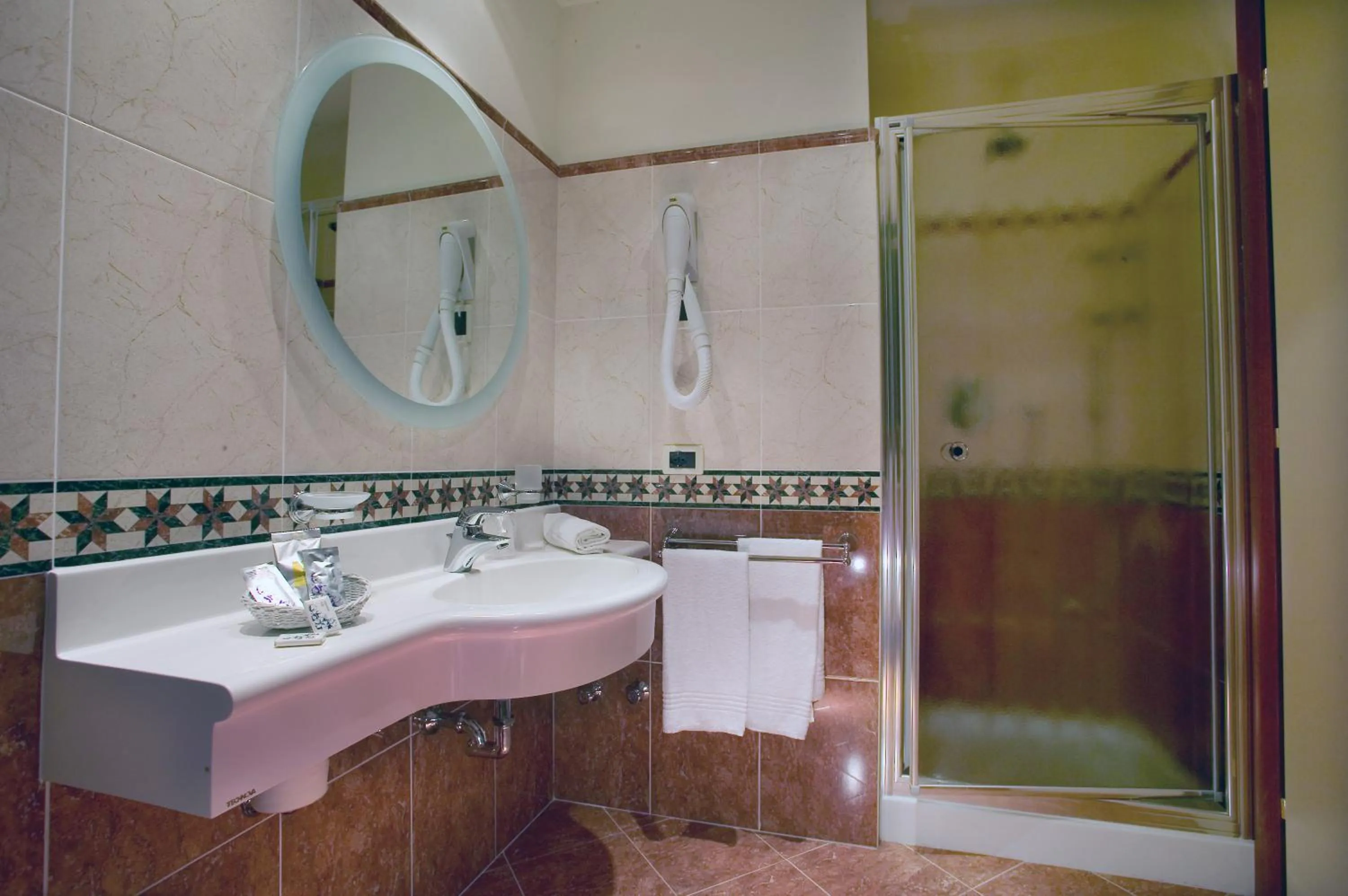 Shower in Hotel La Rondine