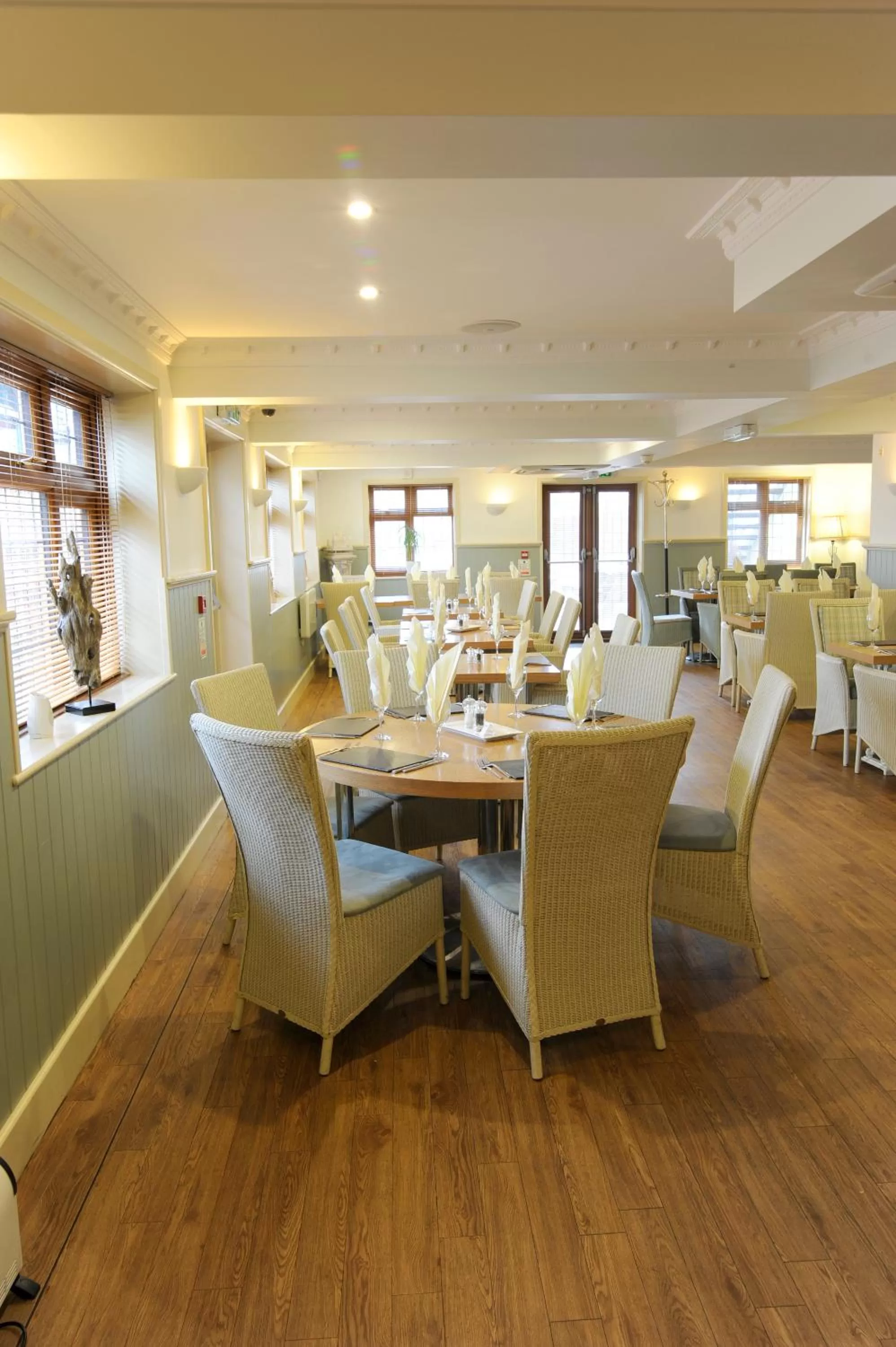 Restaurant/places to eat in The Elm Tree Inn