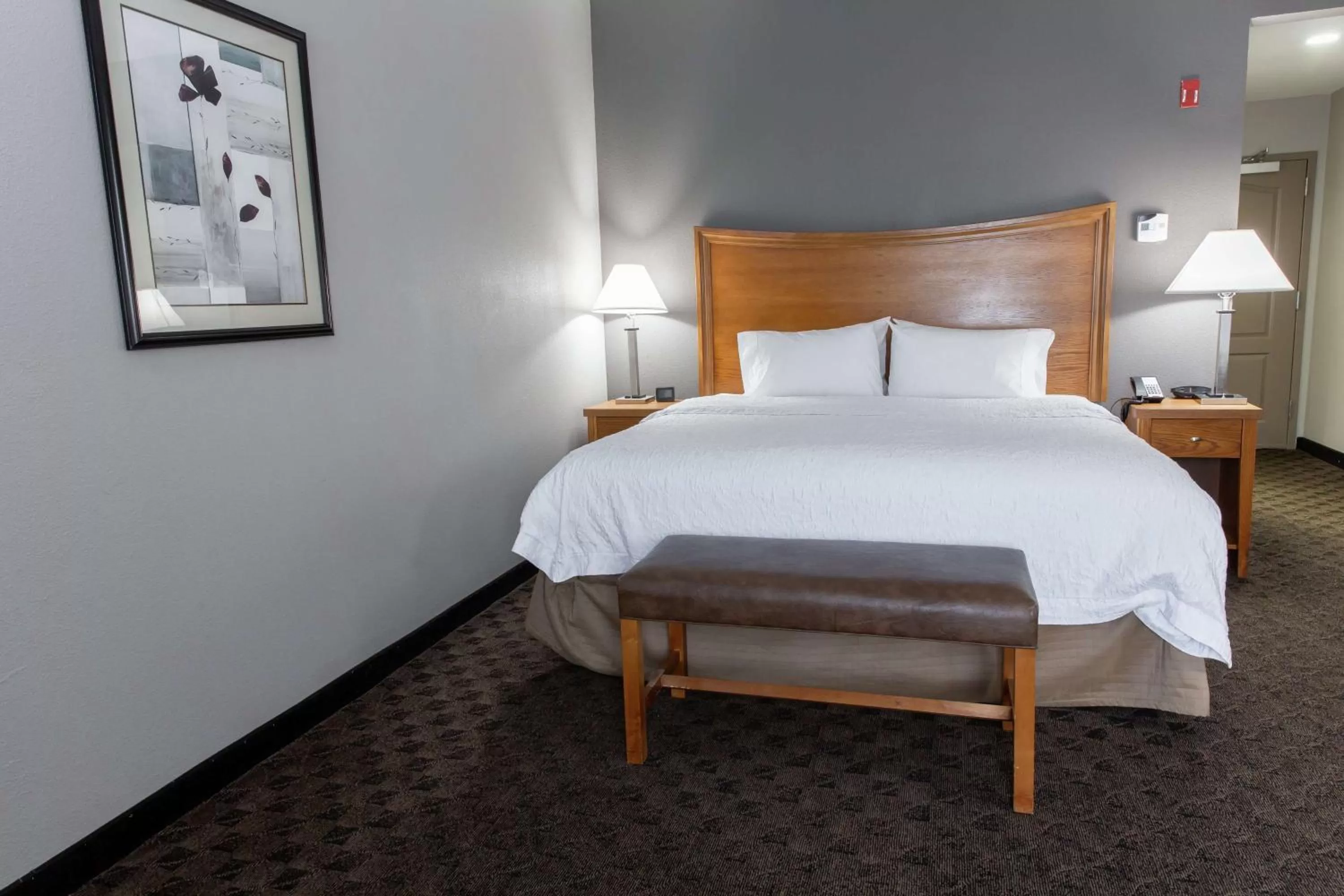 Bed in Hampton Inn & Suites Chesapeake-Square Mall
