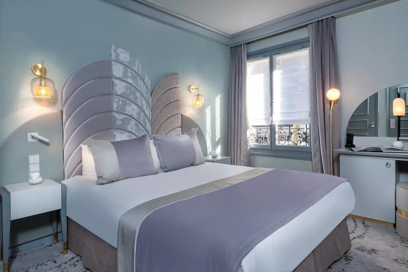 Photo of the whole room, Bed in Hôtel le Derby Alma by Inwood Hotels