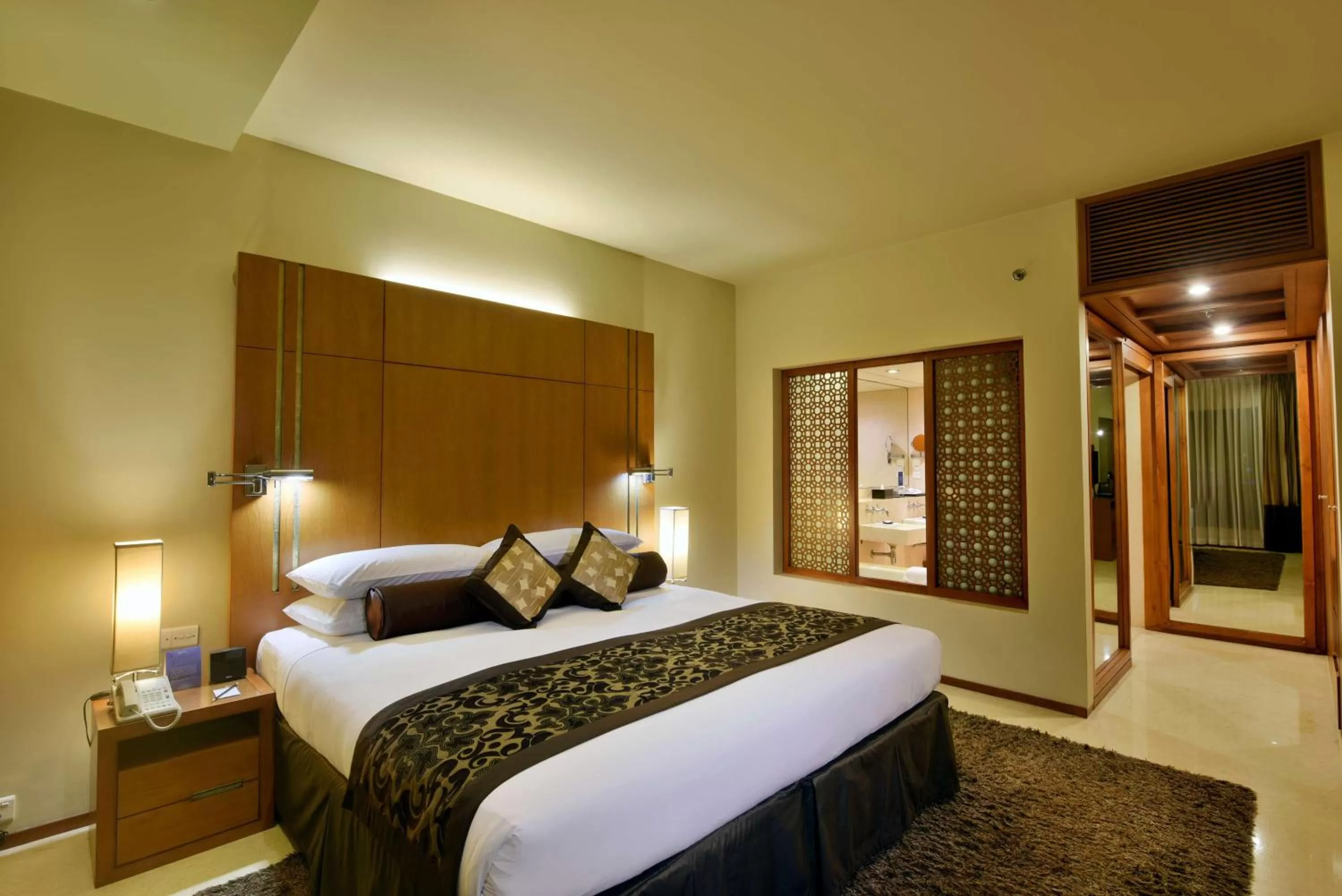 Photo of the whole room, Bed in Radisson Blu Dhaka Water Garden