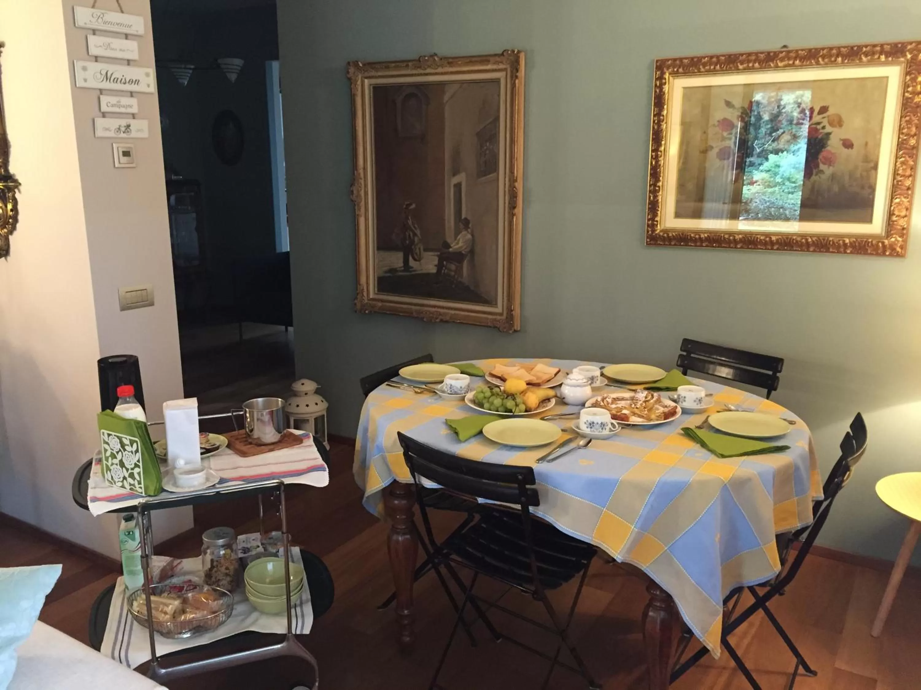 Dining area in B&B La Casa di Angela