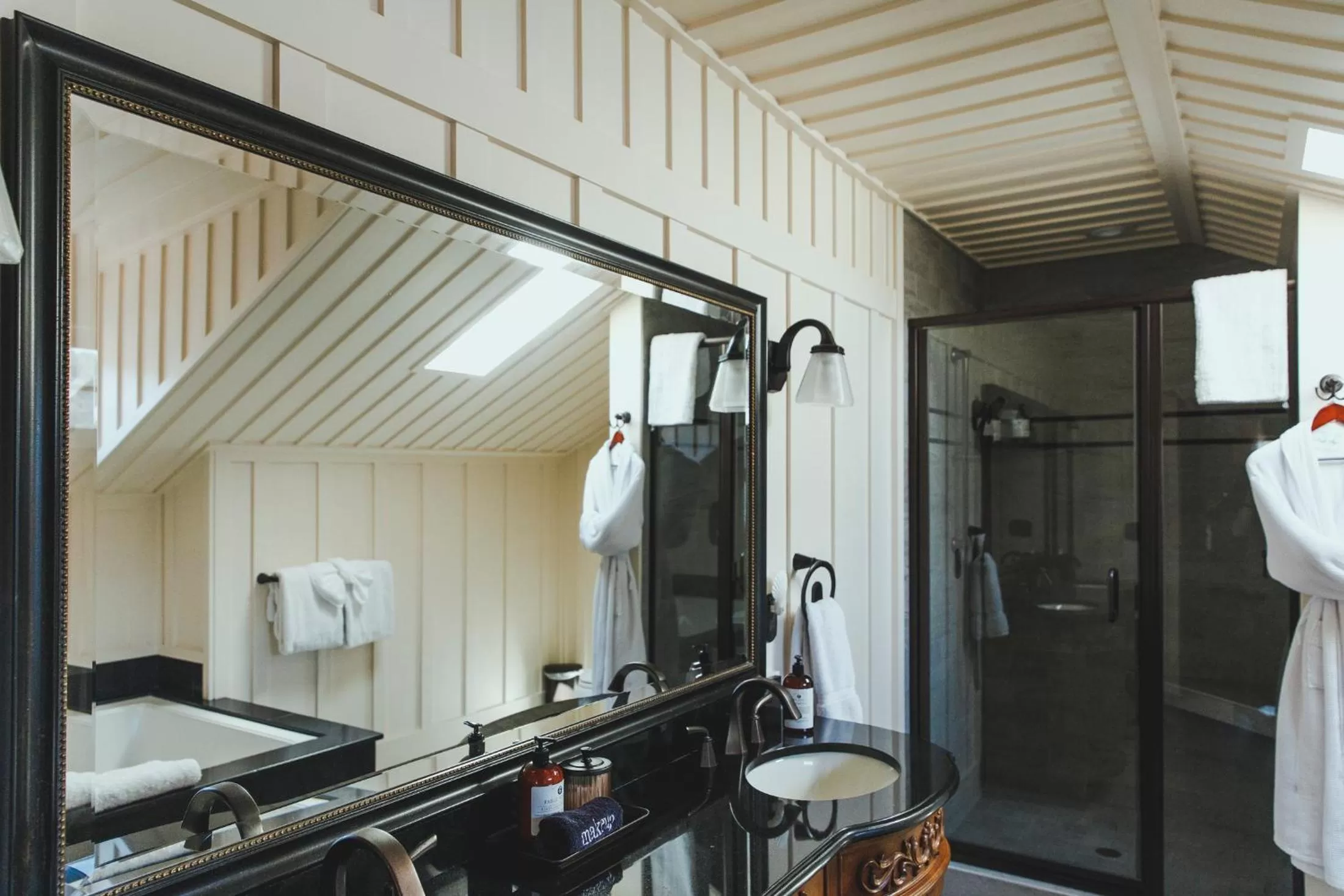 Bathroom in Noyo Harbor Inn