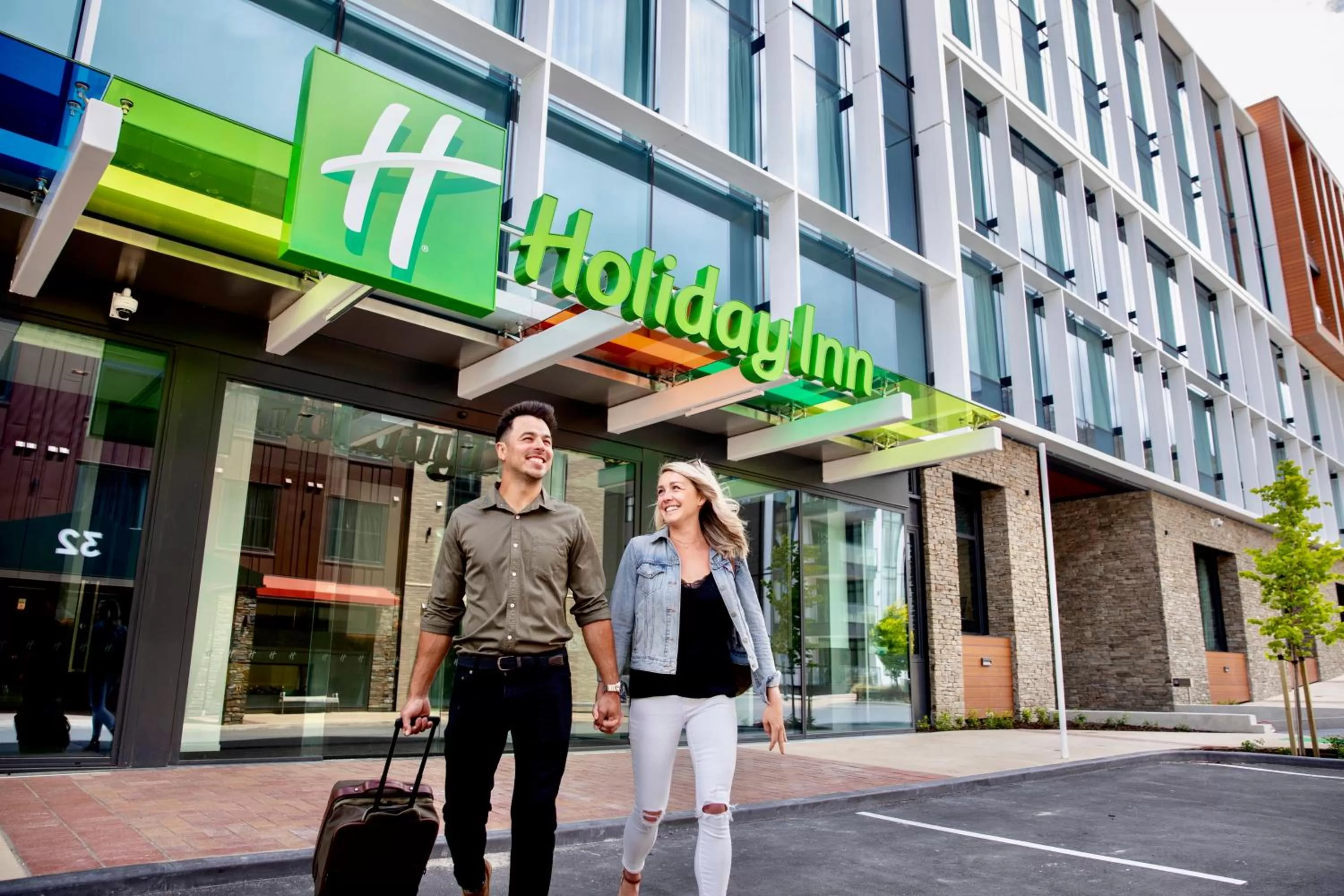 Facade/entrance in Holiday Inn Queenstown Remarkables Park