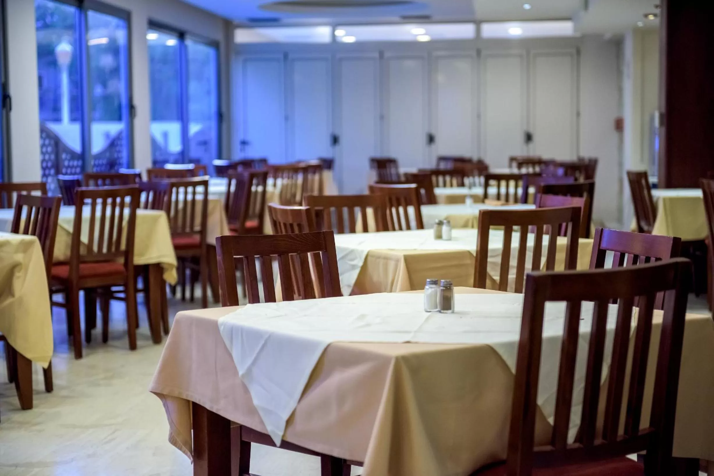 Restaurant/places to eat in Manousos City Hotel
