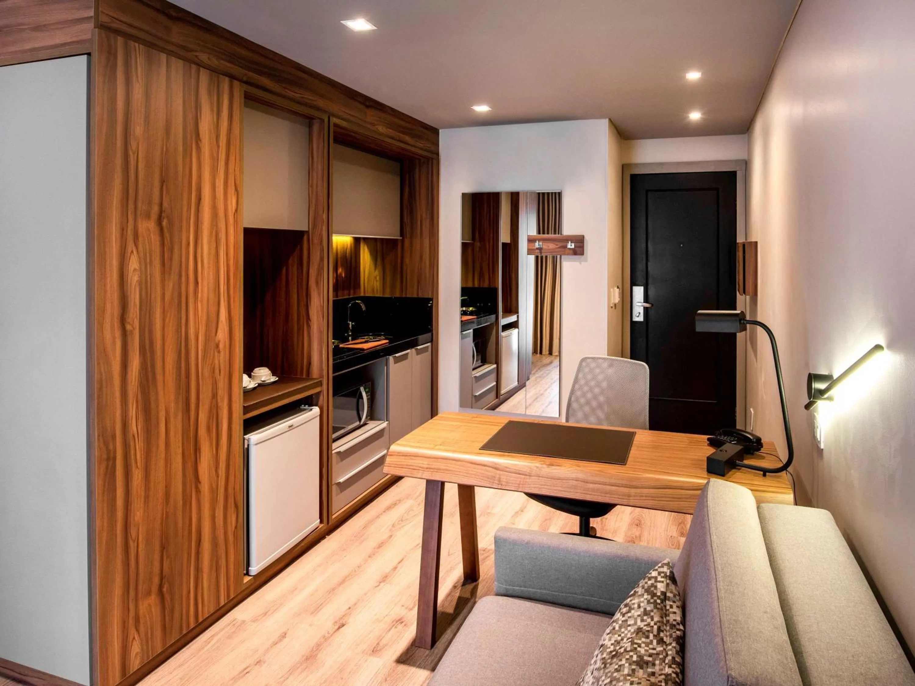 Photo of the whole room in Mercure Curitiba Batel