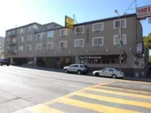 Deluxe King Suite in Inn on Broadway