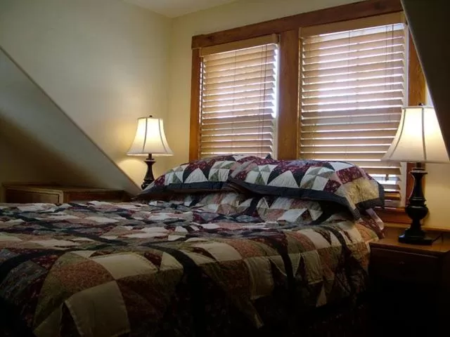 Bed in Beach Cottage Inn