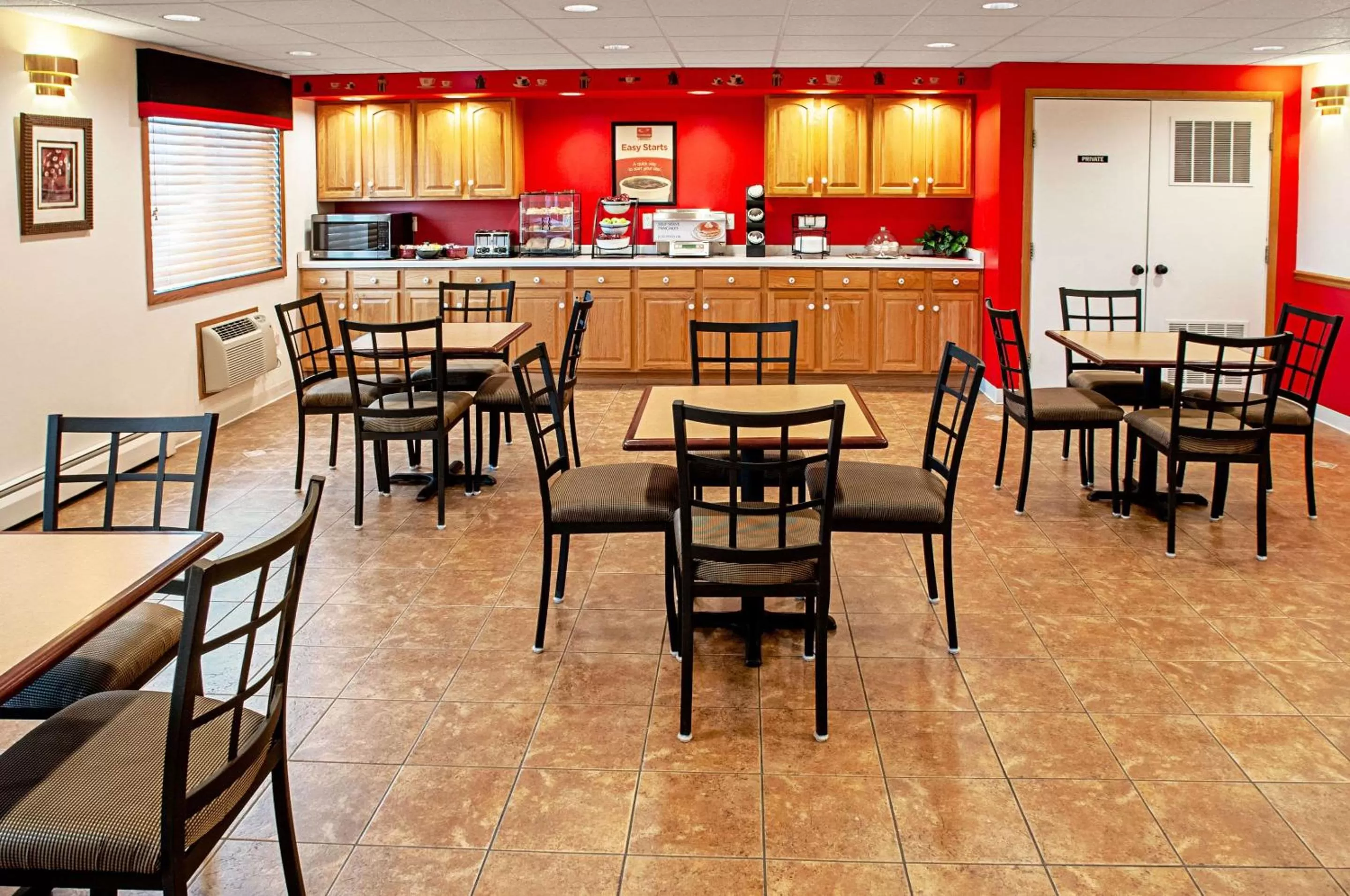 Restaurant/places to eat in Econo Lodge Menomonie On The Bay