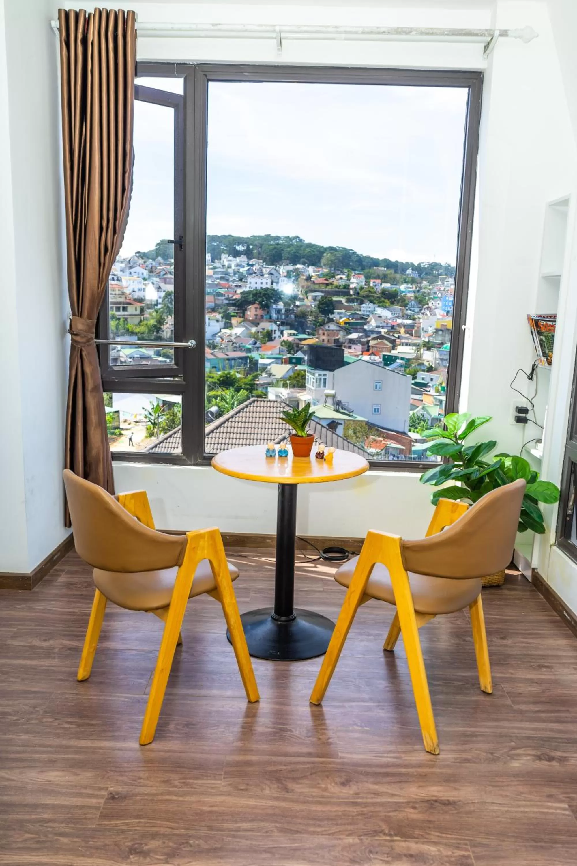Seating area in Ngàn Phố Studio & Love Hotel