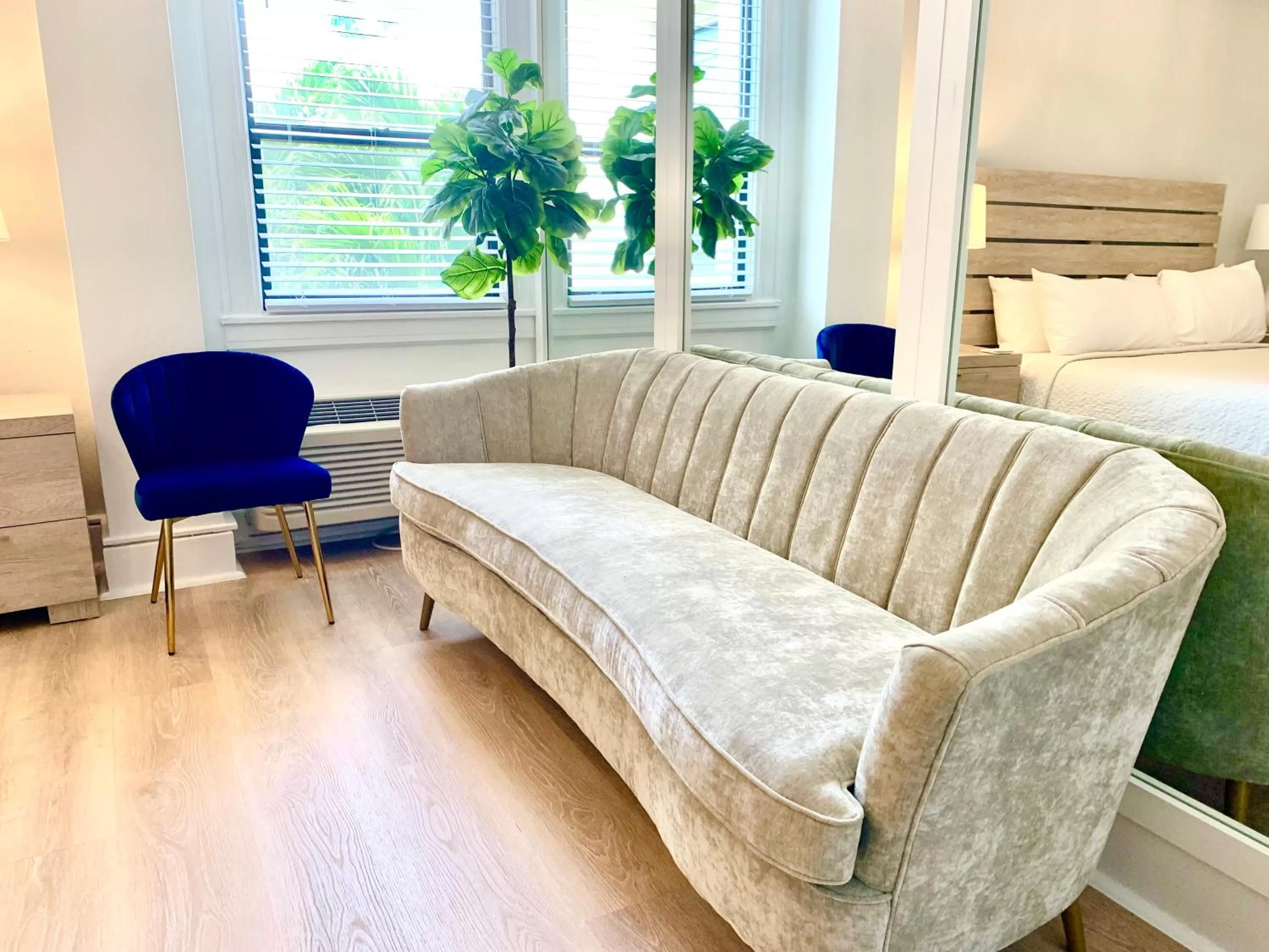 Seating area, Bed in Tropicals of Palm Beach