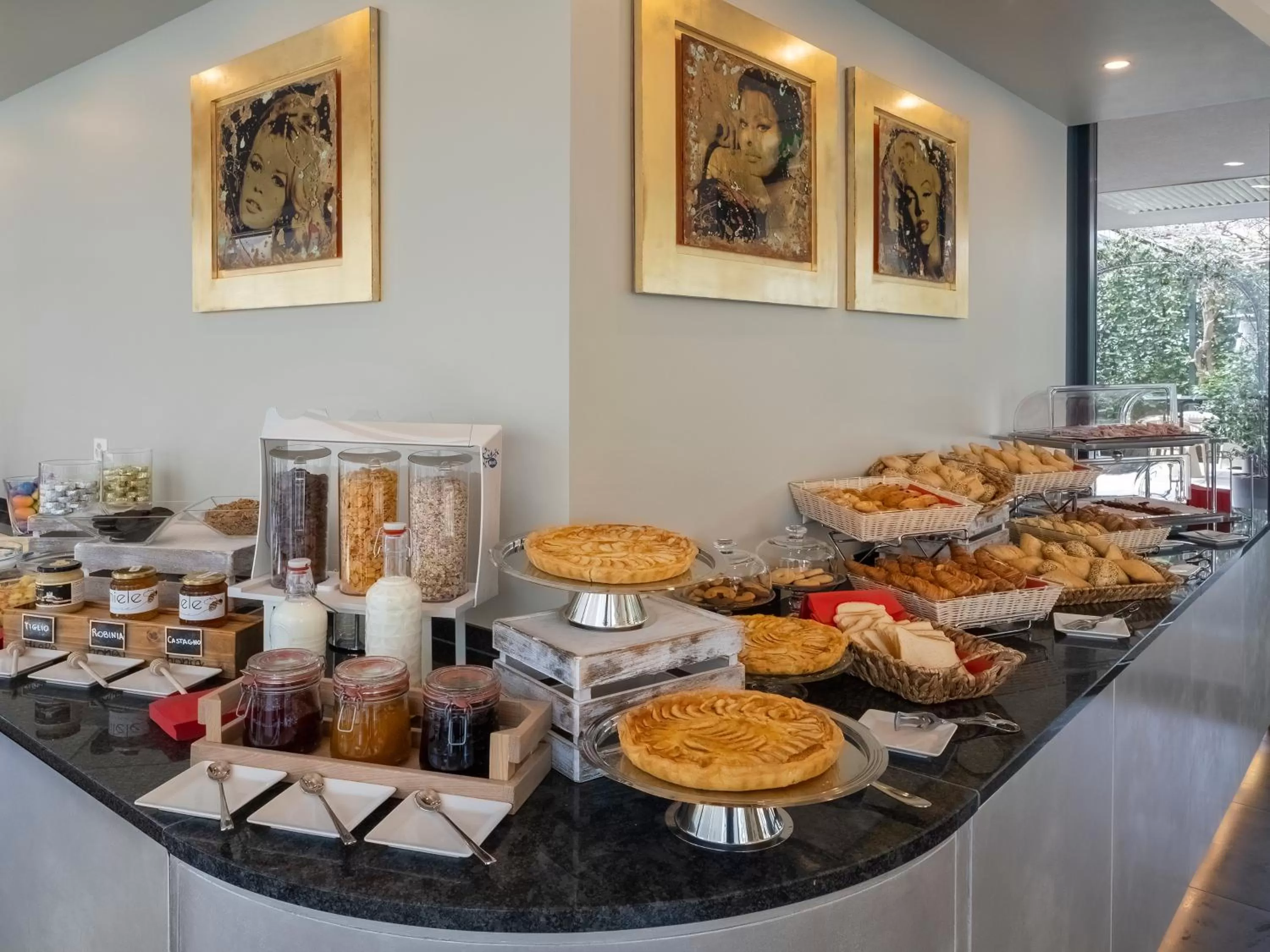 Breakfast in ibis Locarno