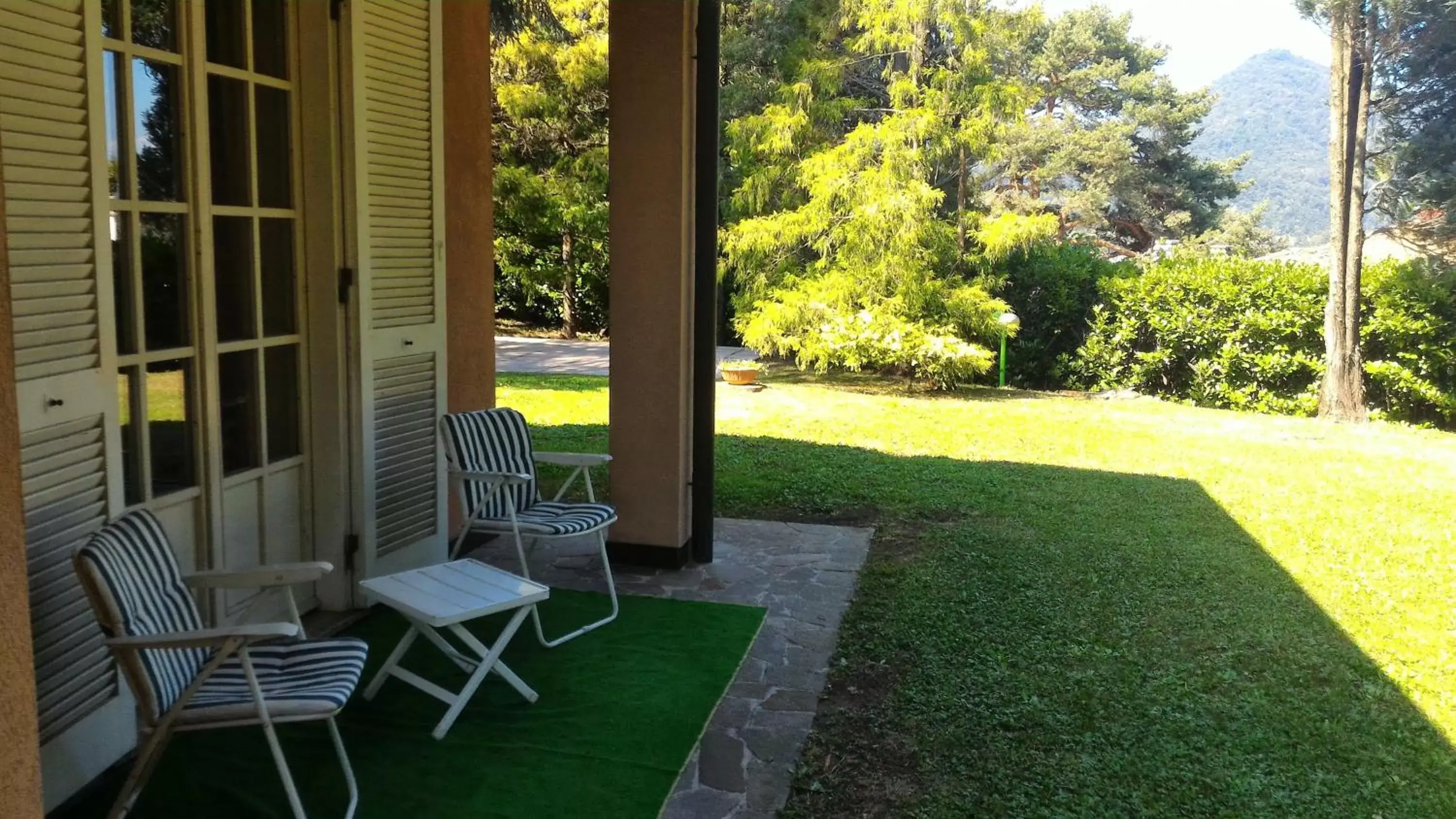 Triple Room with Garden View in B&B Villa Liz Varese Triple Room with Garden View in B&B Villa Liz Varese