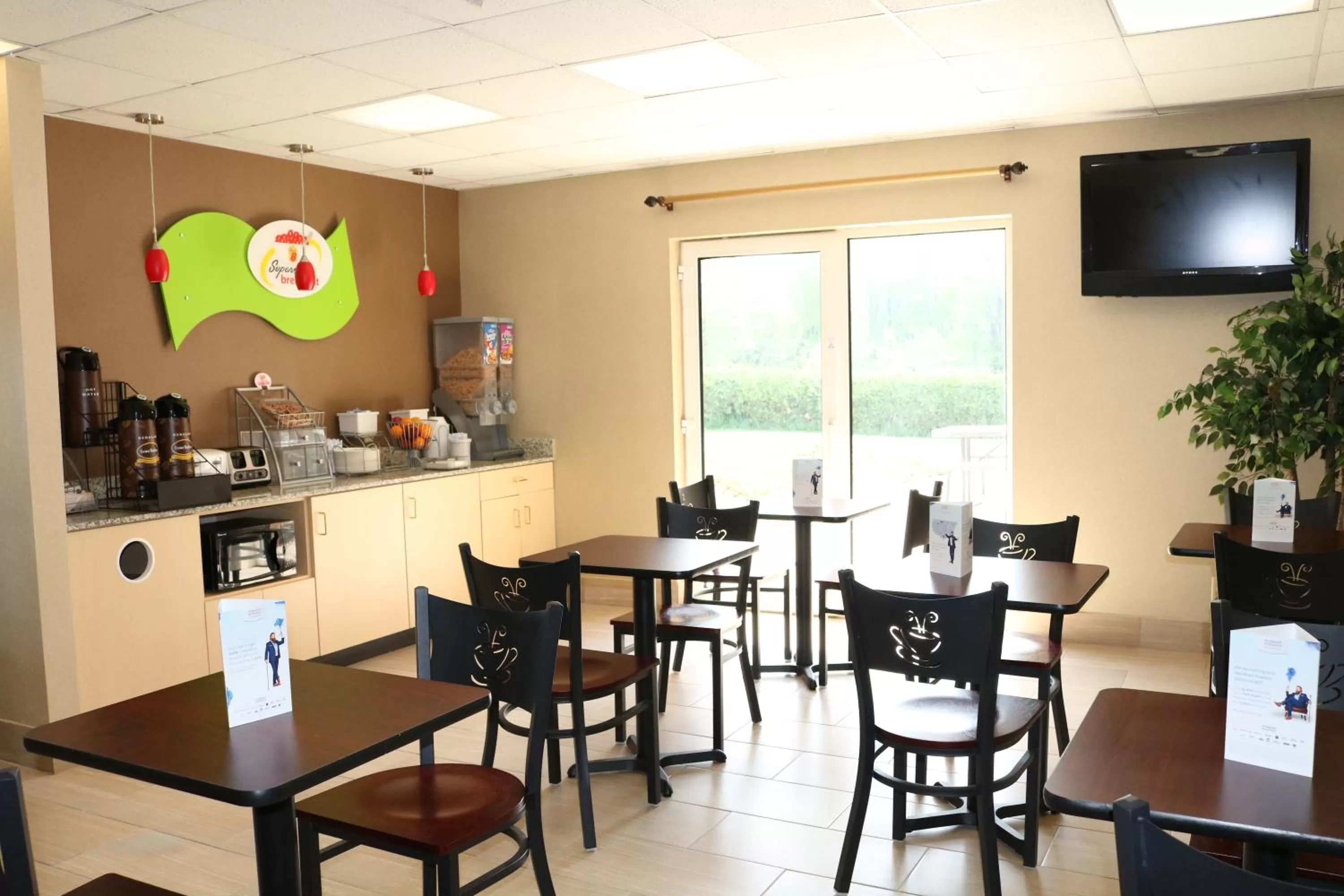 Restaurant/places to eat in Super 8 by Wyndham Plattsburgh