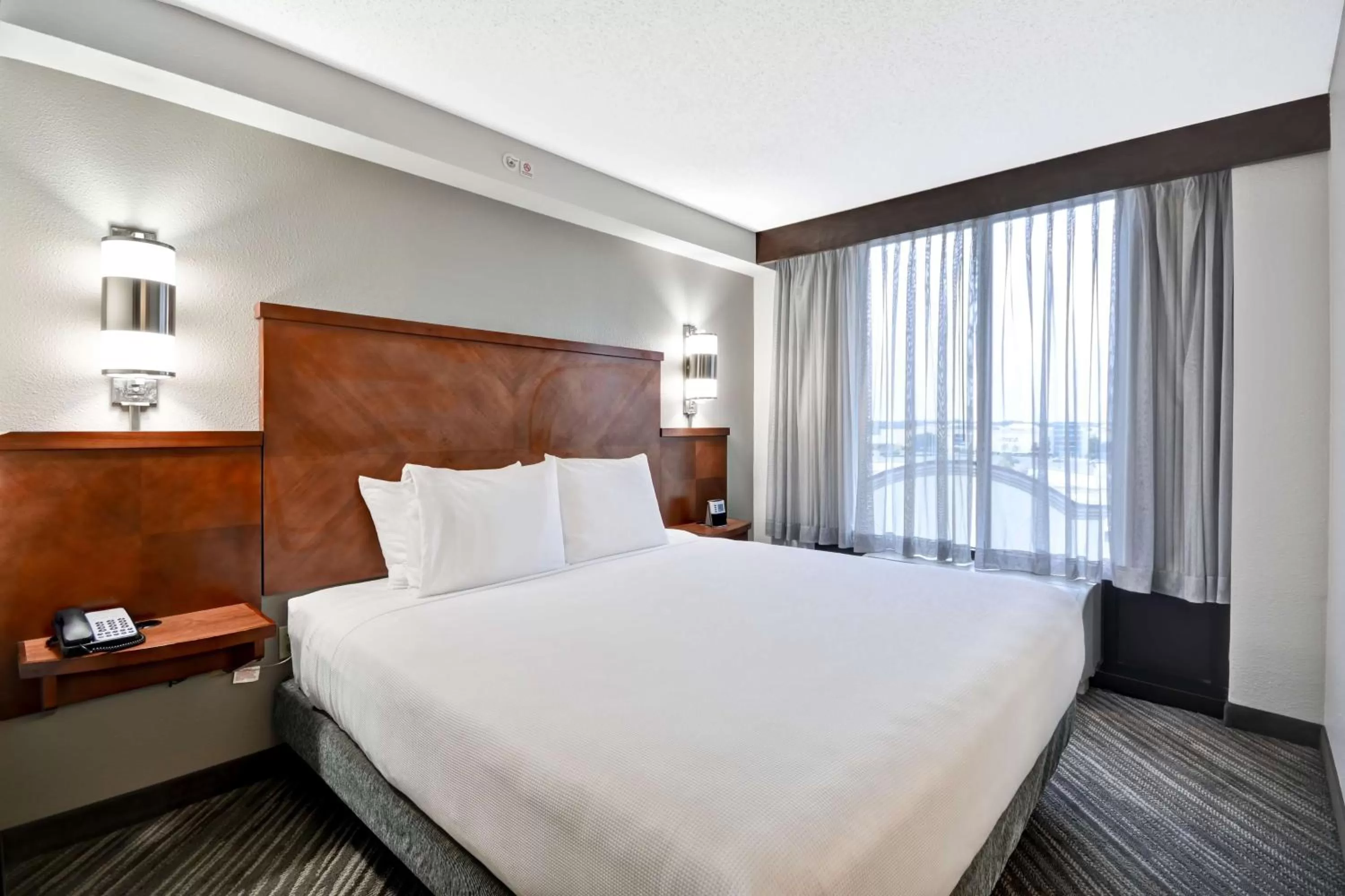 Photo of the whole room, Bed in Hyatt Place Baton Rouge/I-10