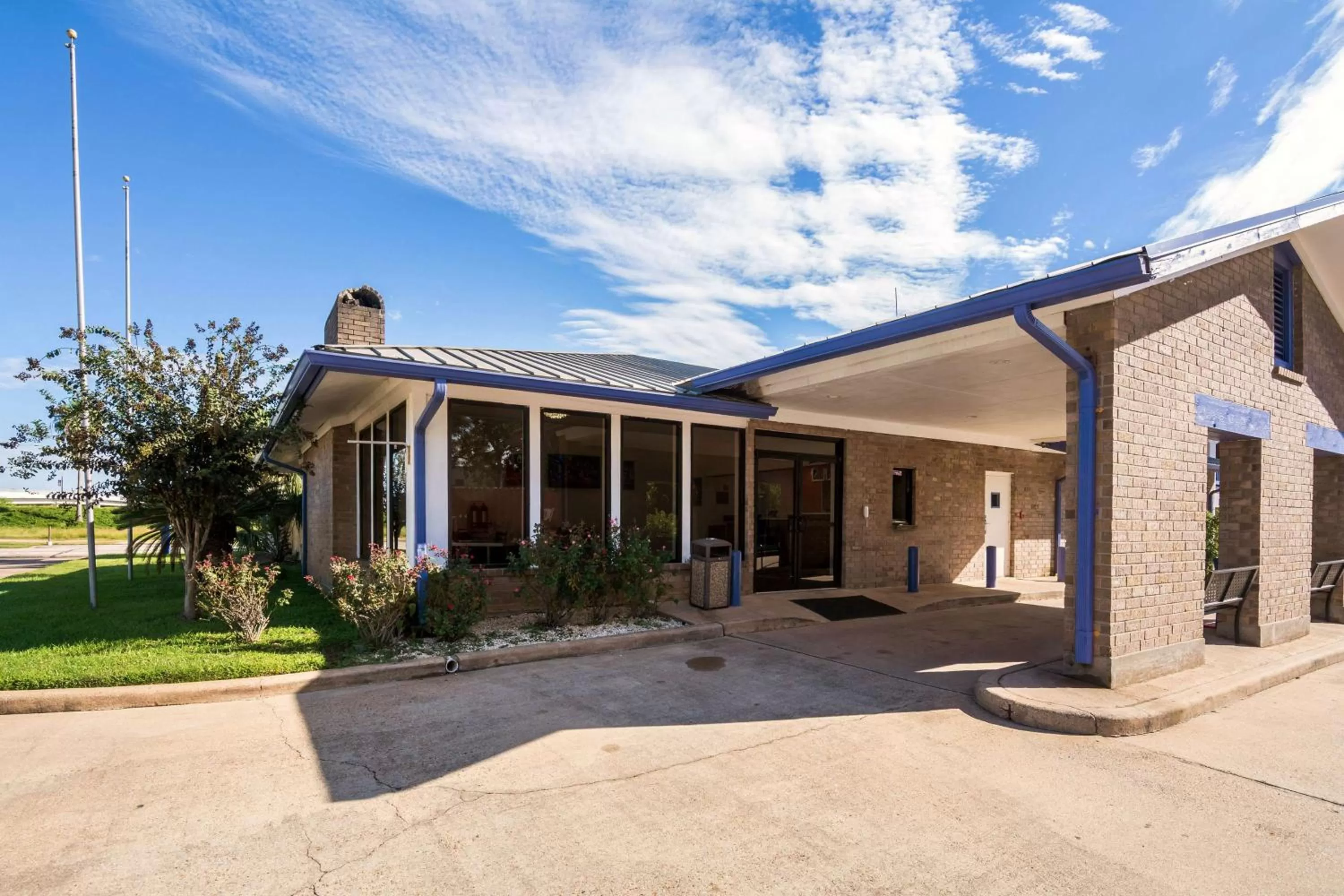 Property building in Motel 6-Freeport, TX