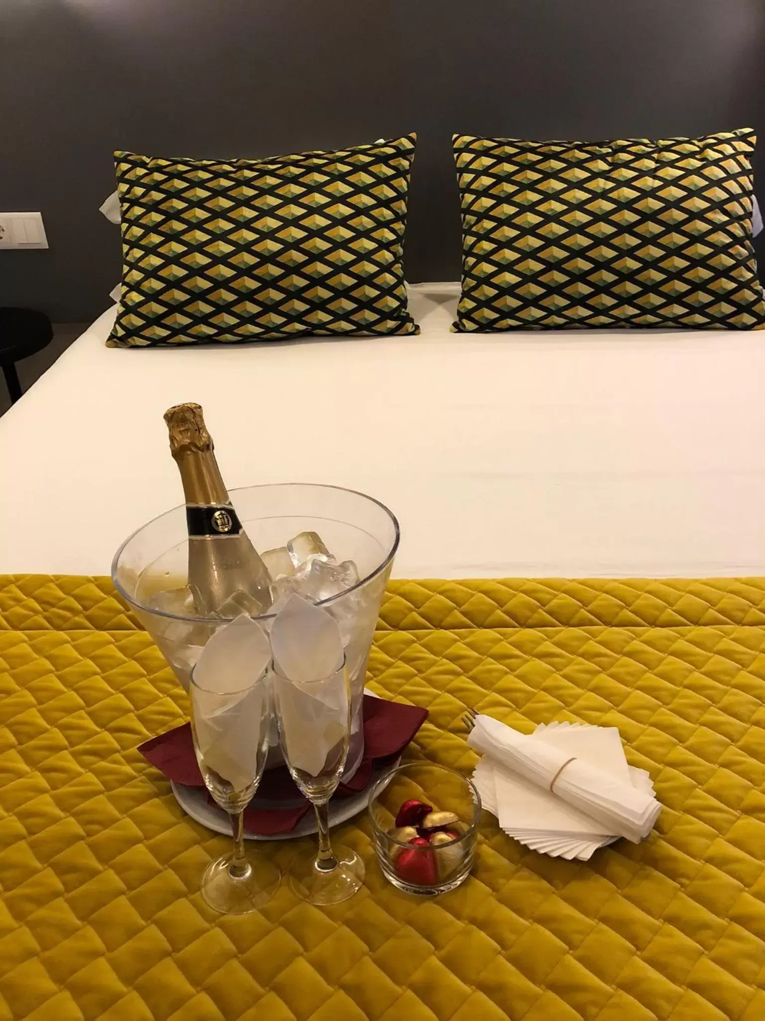 Double room with Hot Tub Romantic Package in America Diamonds Hotel Double room with Hot Tub Romantic Package in America Diamonds Hotel