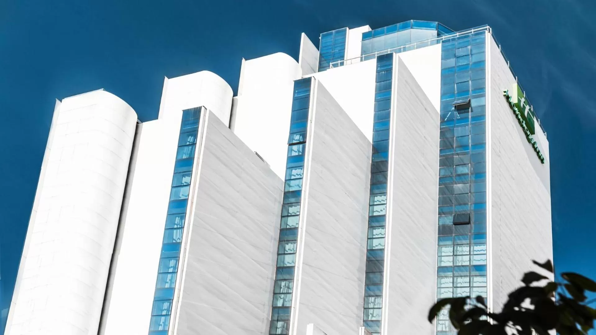 Facade/entrance in Holiday Inn Rosario by IHG