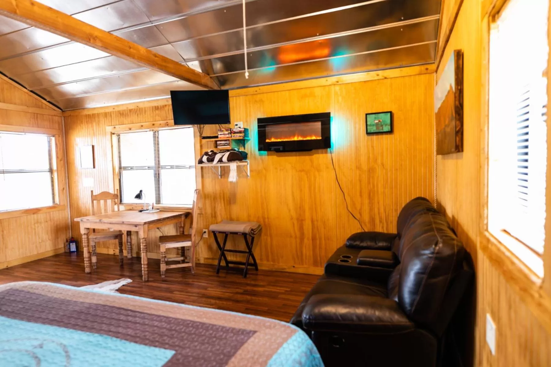 Living room, Seating Area in Walnut Canyon Cabins