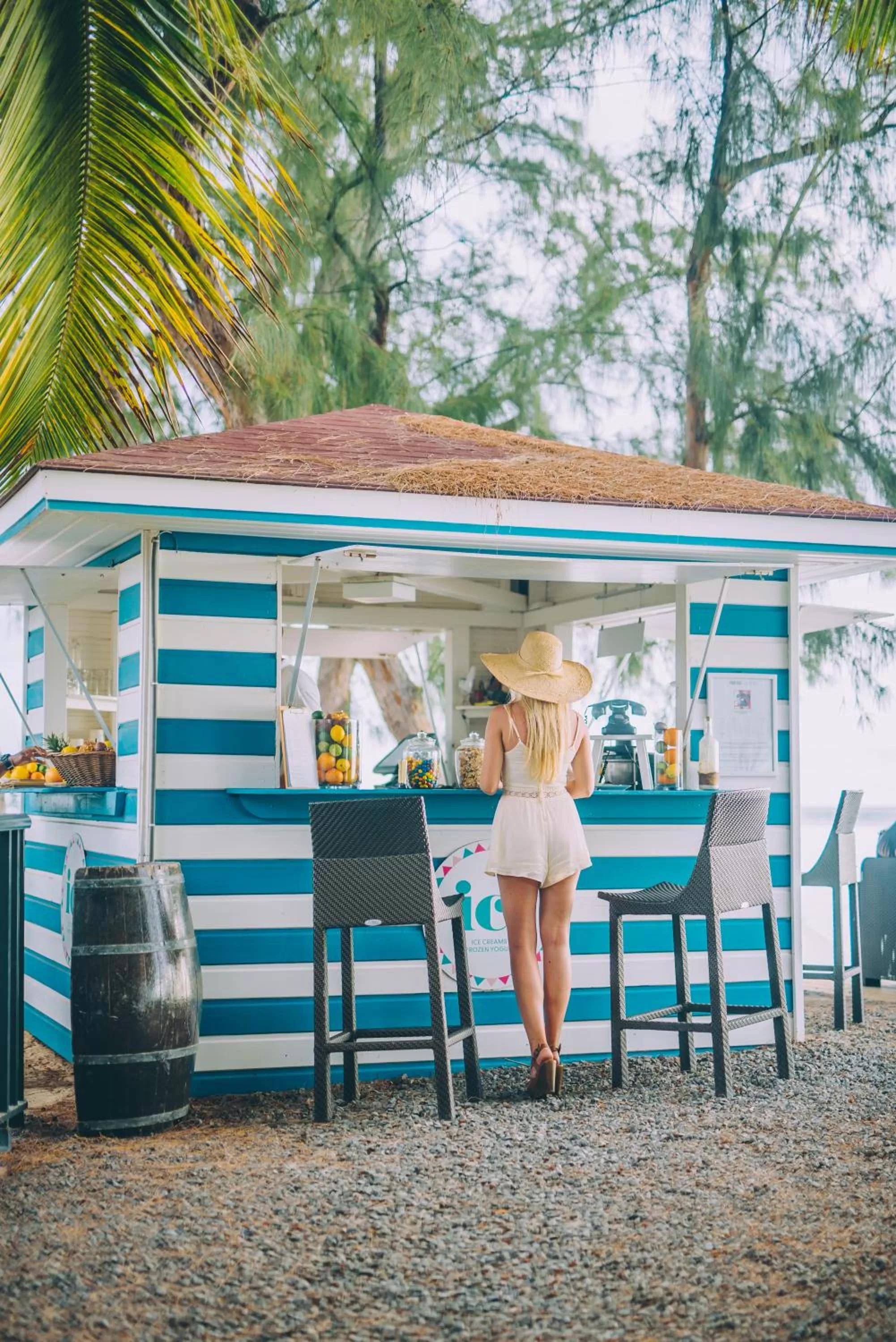 Restaurant/places to eat in LUX* Saint Gilles Resort