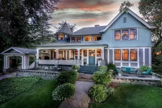 Property Building in Black Walnut B&B Inn