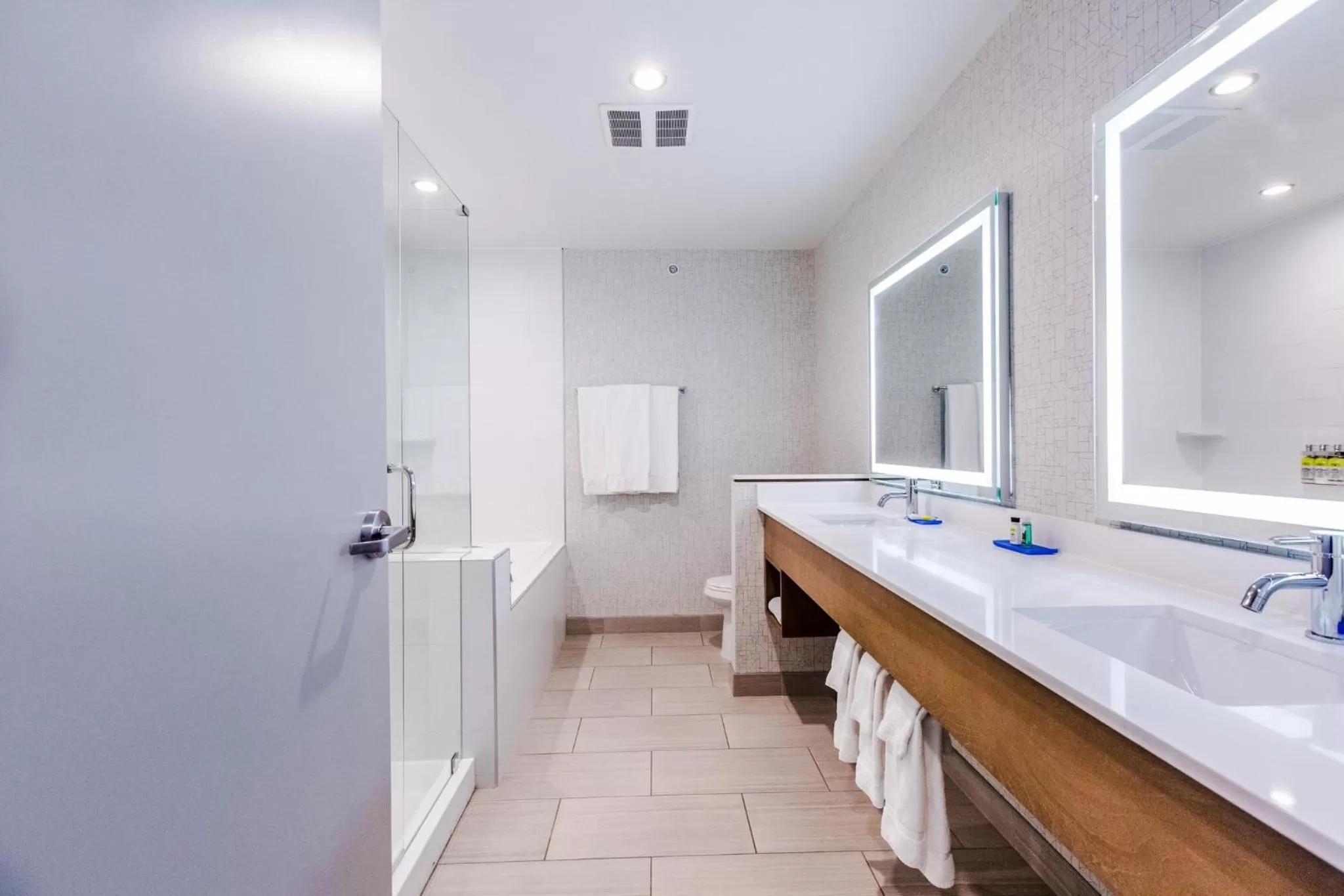 Photo of the whole room in Holiday Inn Express & Suites - West Edmonton-Mall Area by IHG